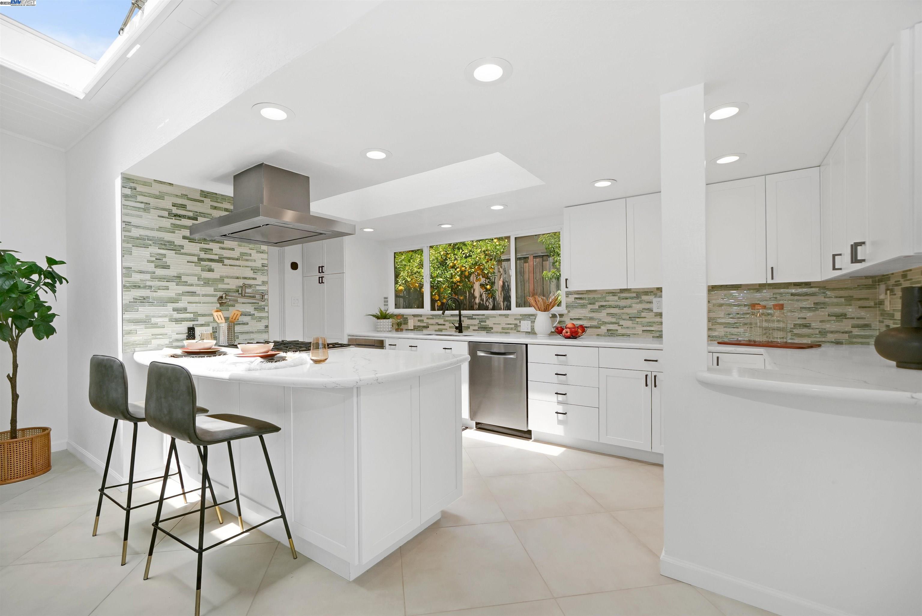 Detail Gallery Image 19 of 59 For 5893 Highwood Rd, Castro Valley,  CA 94552 - 4 Beds | 2 Baths