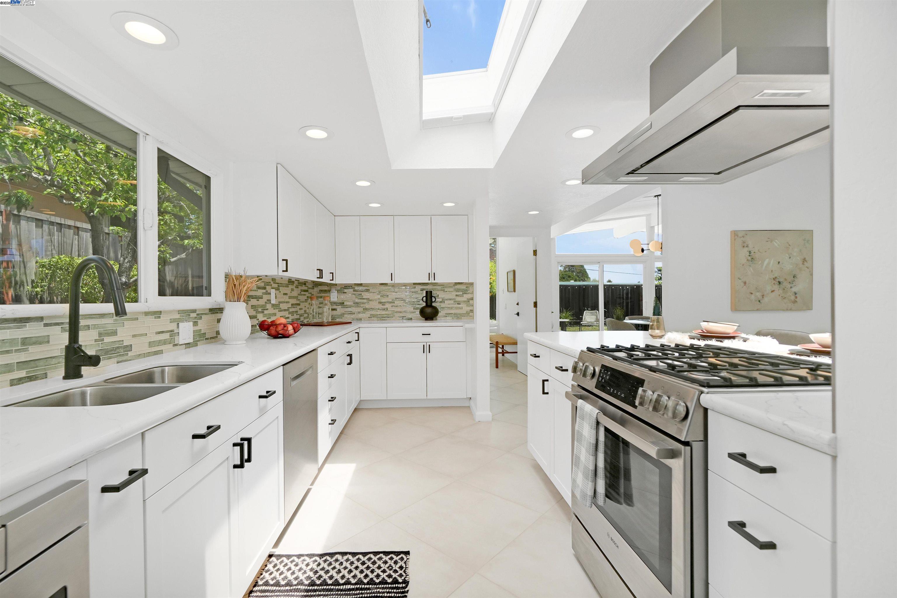 Detail Gallery Image 20 of 59 For 5893 Highwood Rd, Castro Valley,  CA 94552 - 4 Beds | 2 Baths