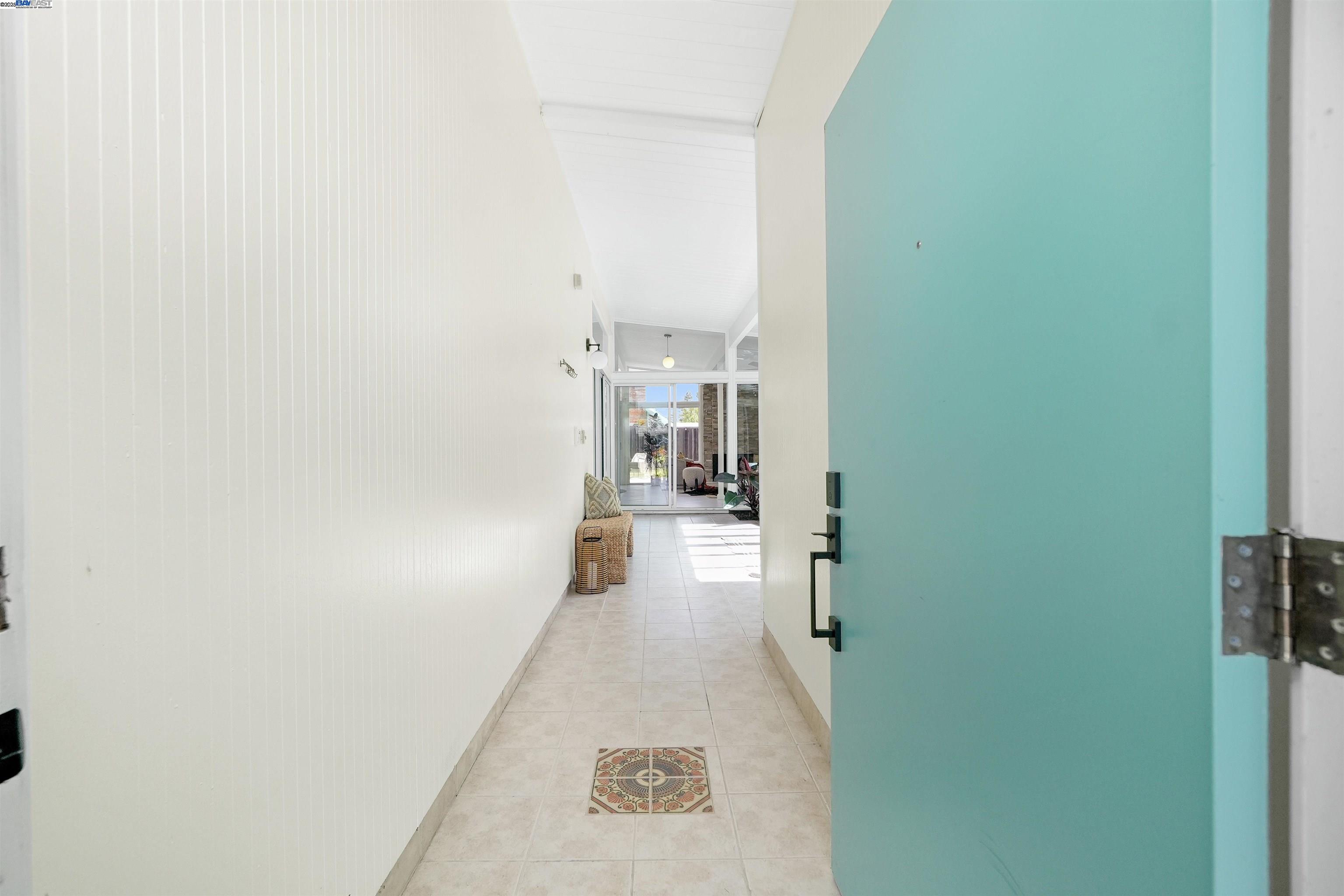 Detail Gallery Image 3 of 59 For 5893 Highwood Rd, Castro Valley,  CA 94552 - 4 Beds | 2 Baths