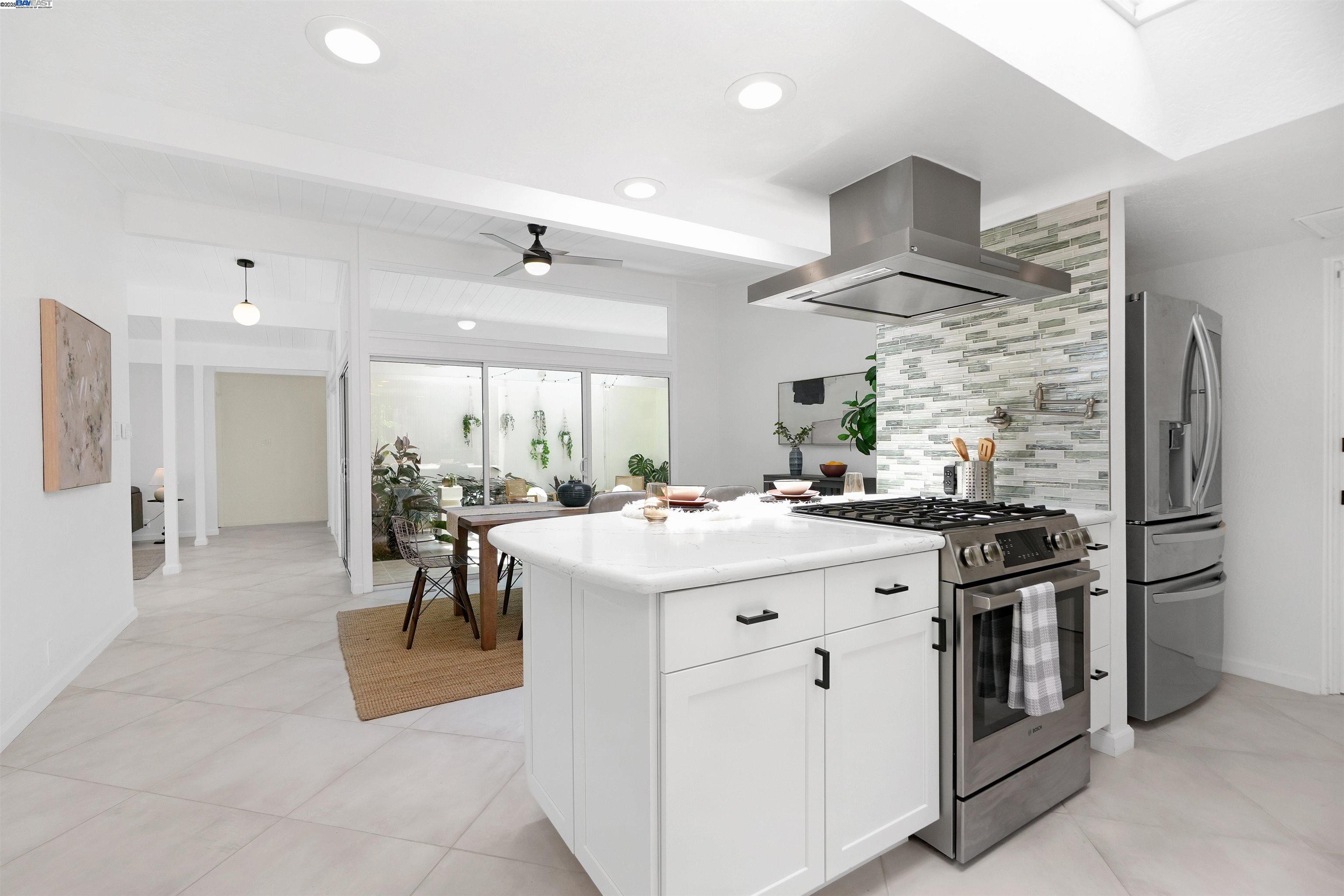 Detail Gallery Image 21 of 59 For 5893 Highwood Rd, Castro Valley,  CA 94552 - 4 Beds | 2 Baths