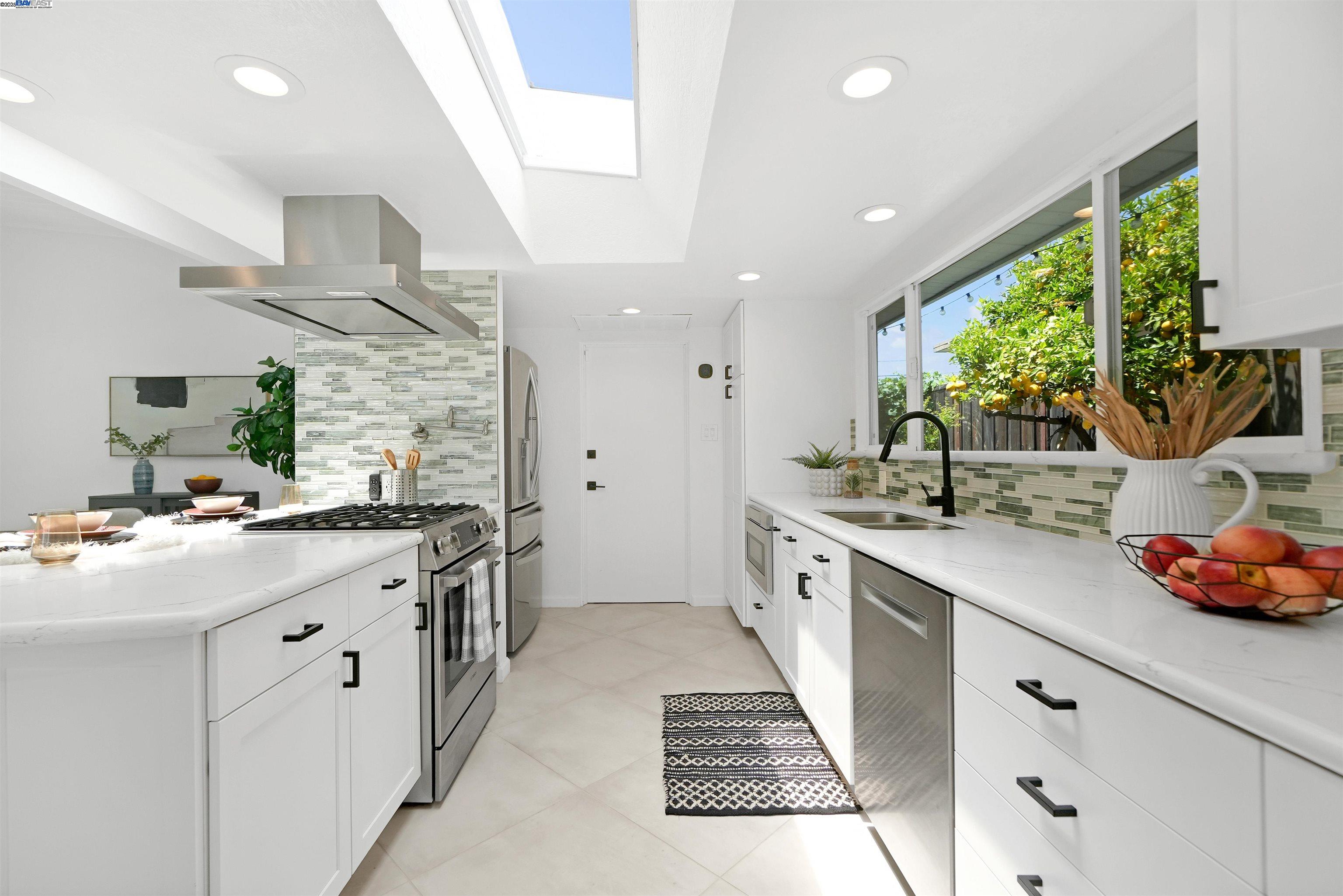 Detail Gallery Image 22 of 59 For 5893 Highwood Rd, Castro Valley,  CA 94552 - 4 Beds | 2 Baths