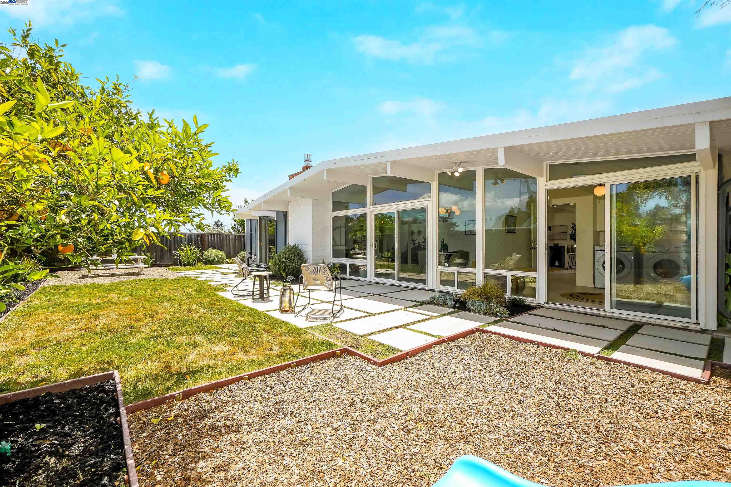 Detail Gallery Image 43 of 59 For 5893 Highwood Rd, Castro Valley,  CA 94552 - 4 Beds | 2 Baths