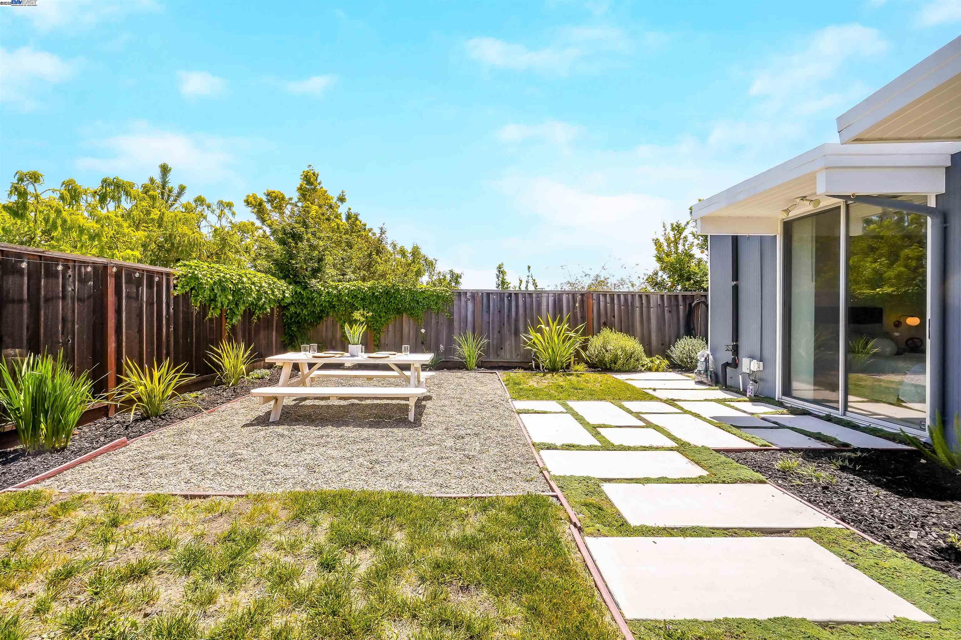 Detail Gallery Image 44 of 59 For 5893 Highwood Rd, Castro Valley,  CA 94552 - 4 Beds | 2 Baths