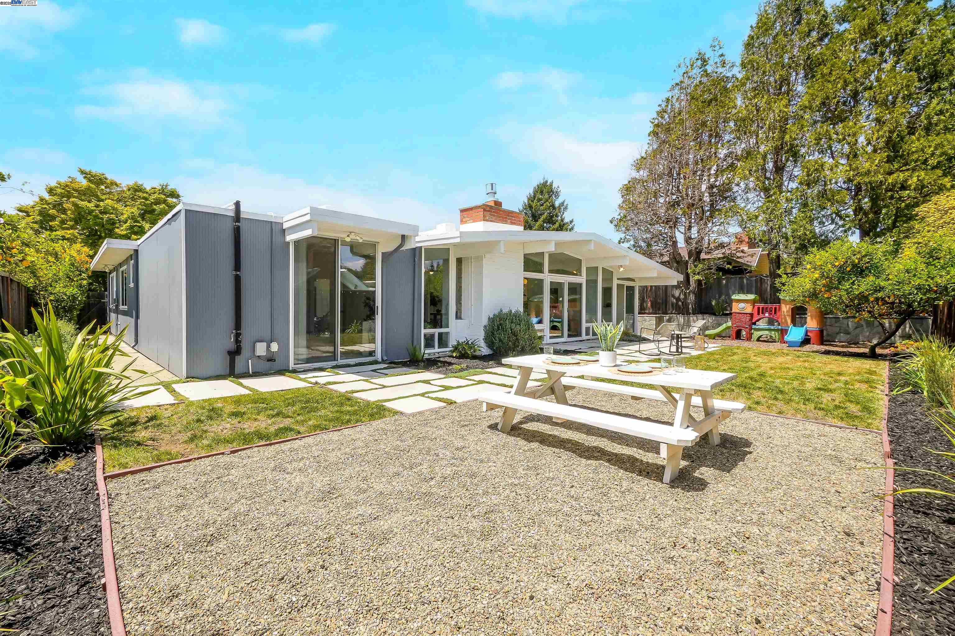 Detail Gallery Image 46 of 59 For 5893 Highwood Rd, Castro Valley,  CA 94552 - 4 Beds | 2 Baths