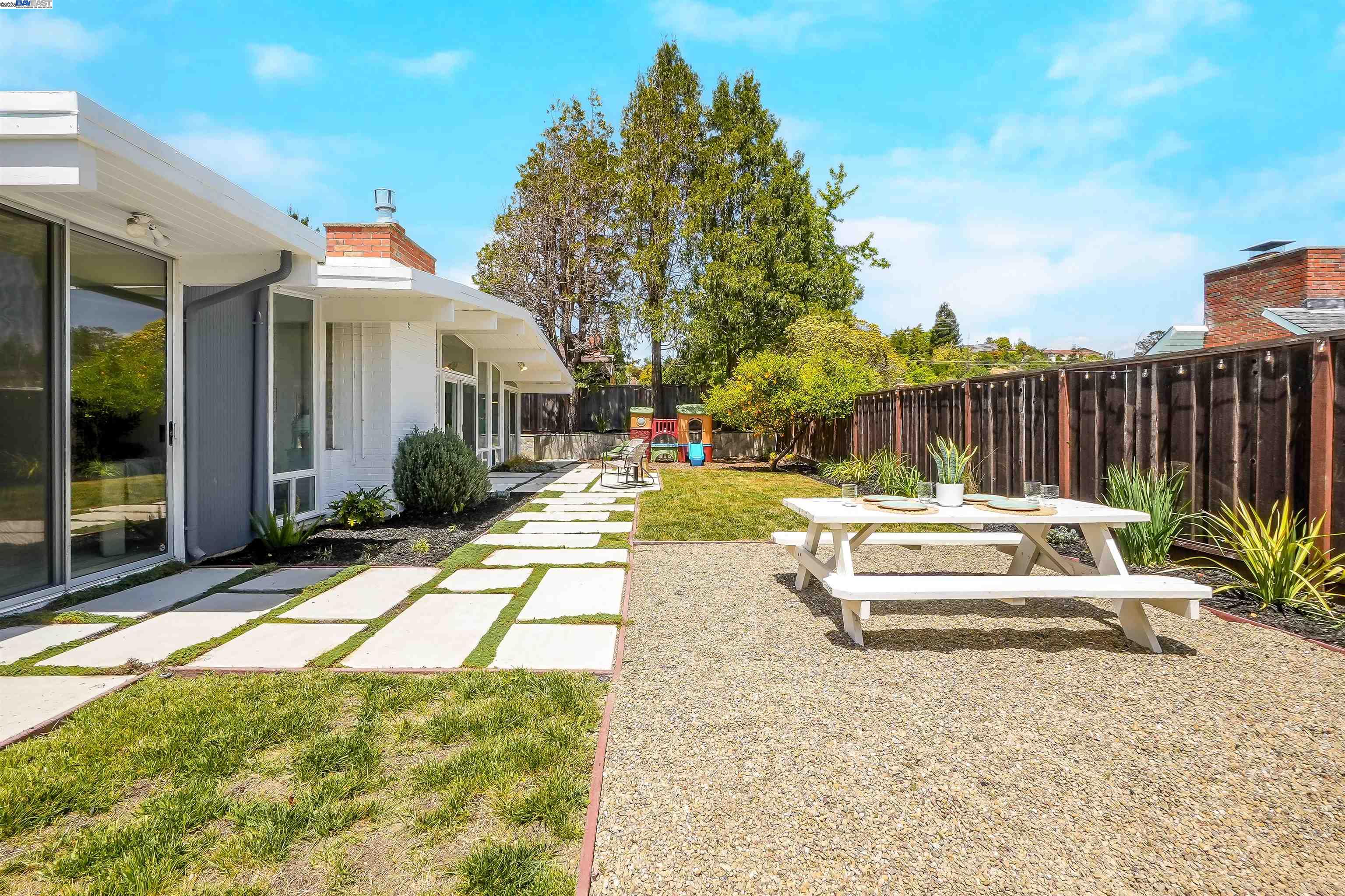 Detail Gallery Image 47 of 59 For 5893 Highwood Rd, Castro Valley,  CA 94552 - 4 Beds | 2 Baths