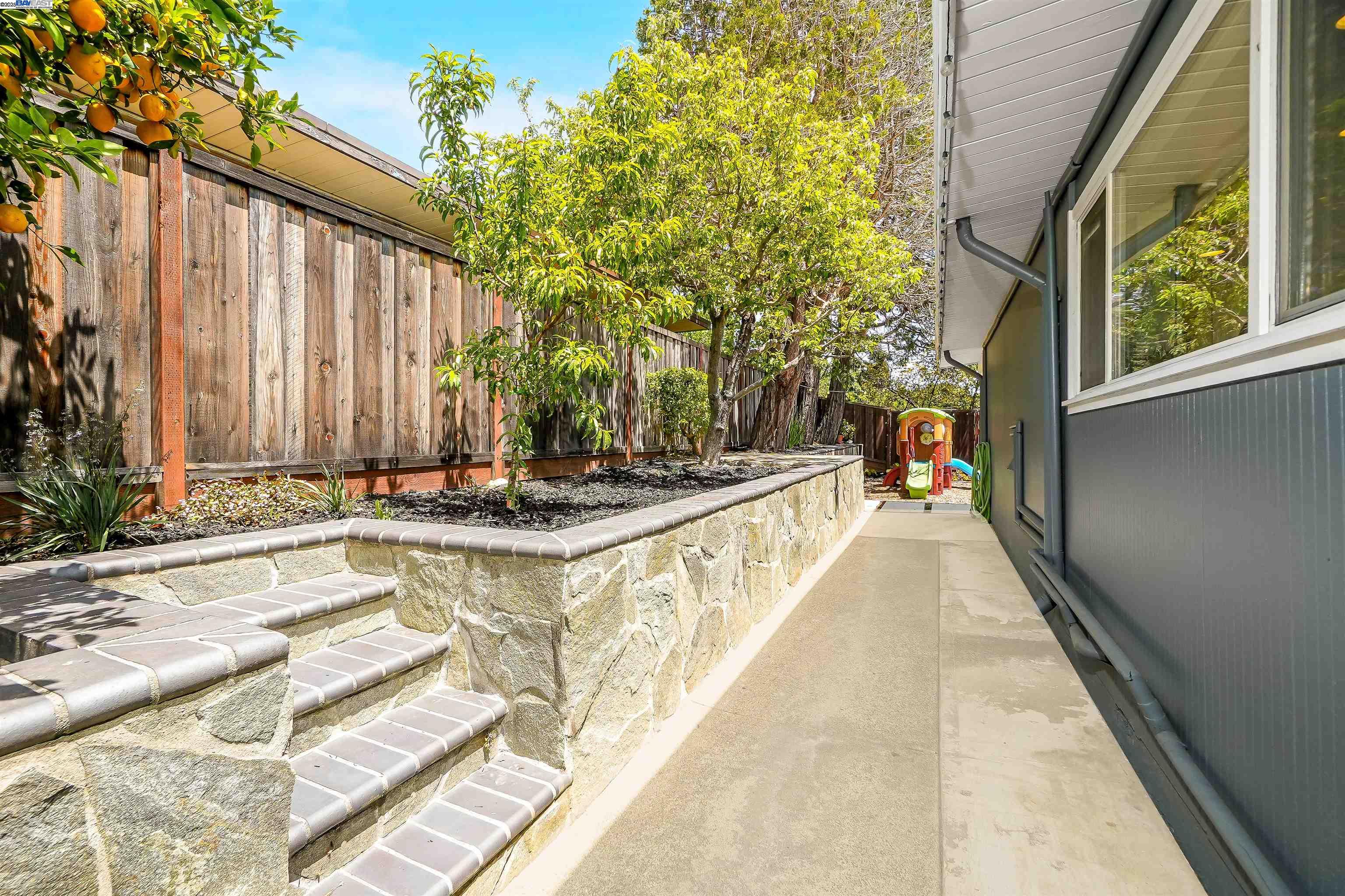 Detail Gallery Image 48 of 59 For 5893 Highwood Rd, Castro Valley,  CA 94552 - 4 Beds | 2 Baths