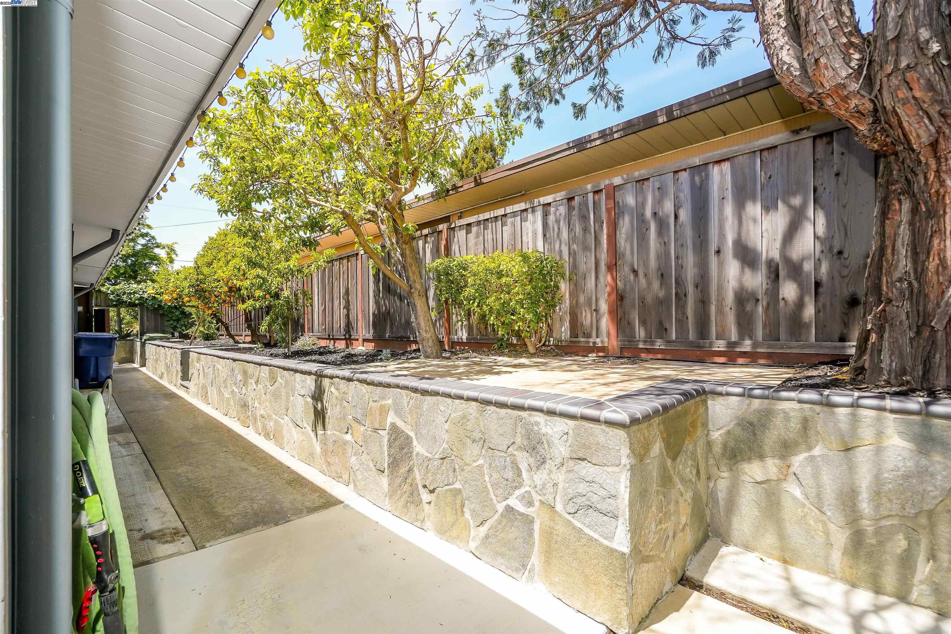 Detail Gallery Image 49 of 59 For 5893 Highwood Rd, Castro Valley,  CA 94552 - 4 Beds | 2 Baths
