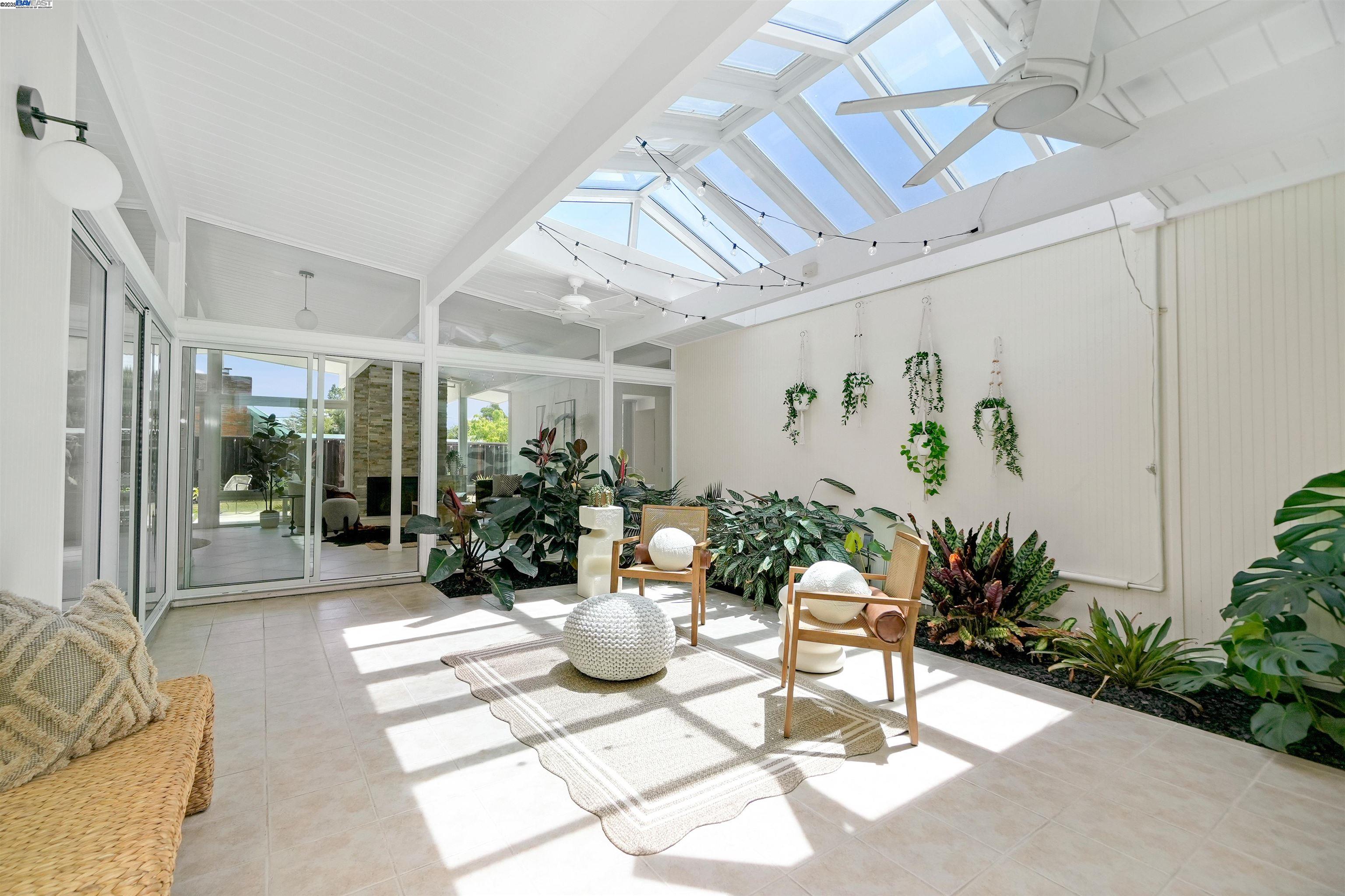 Detail Gallery Image 6 of 59 For 5893 Highwood Rd, Castro Valley,  CA 94552 - 4 Beds | 2 Baths