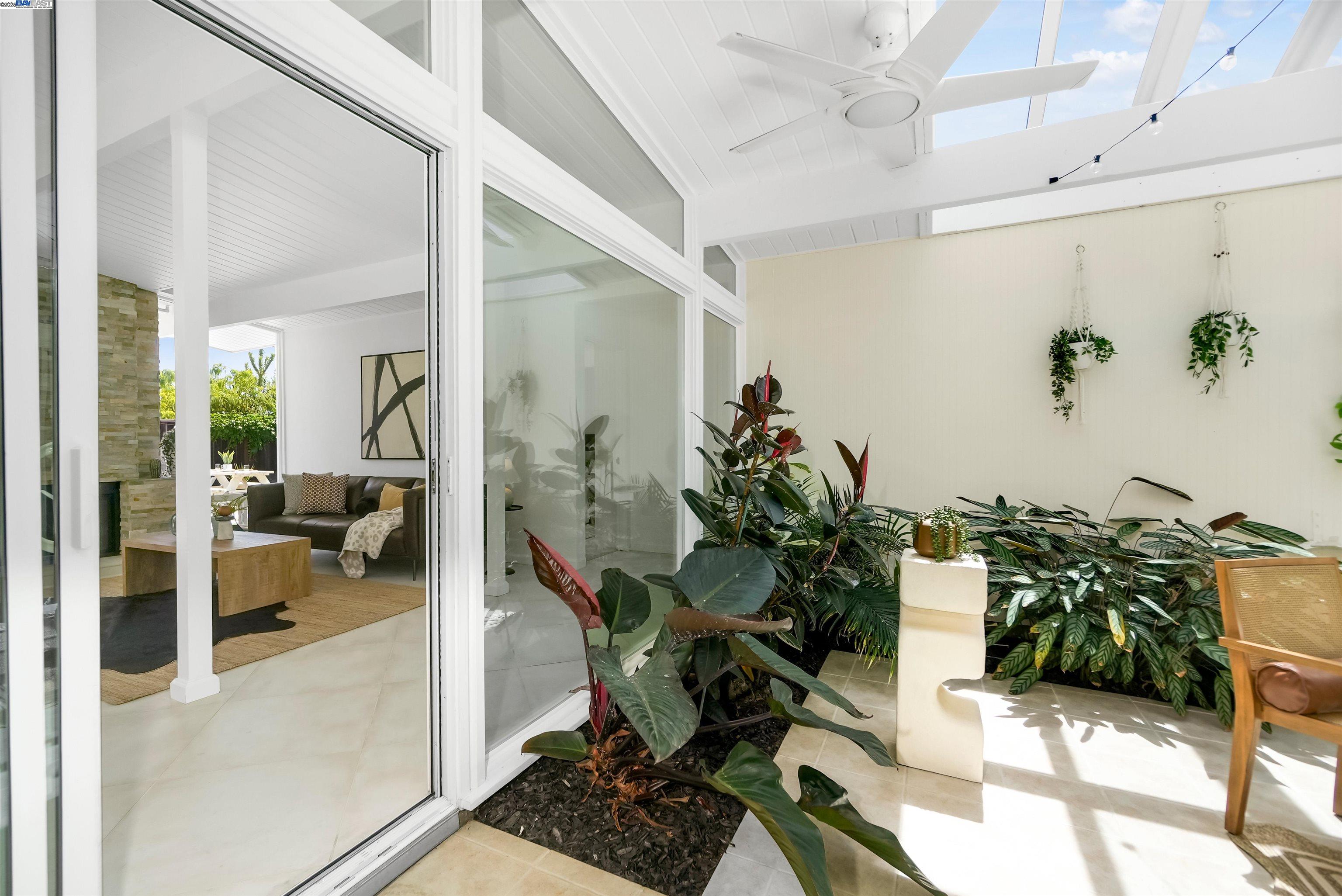 Detail Gallery Image 7 of 59 For 5893 Highwood Rd, Castro Valley,  CA 94552 - 4 Beds | 2 Baths