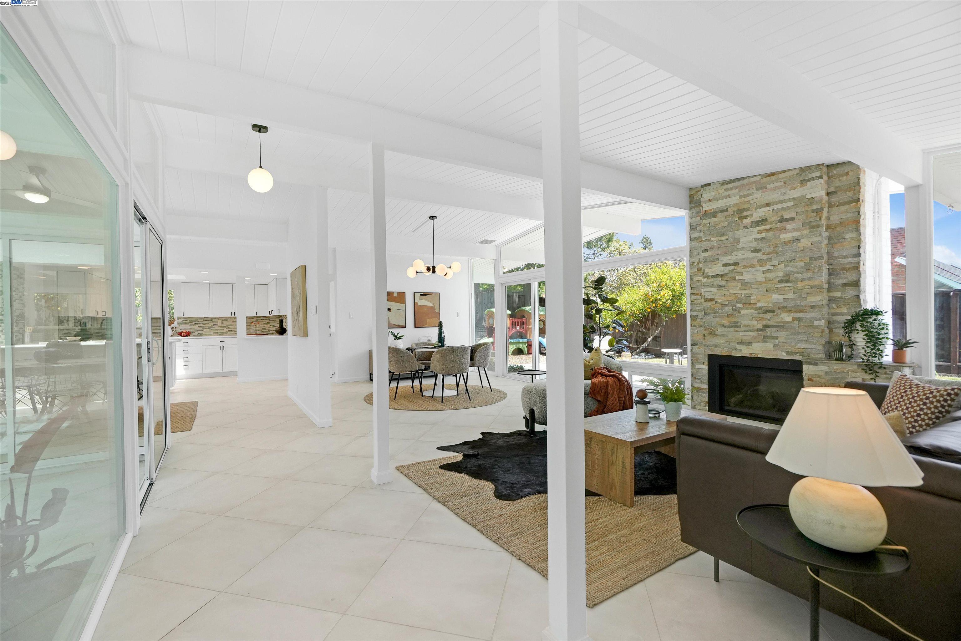 Detail Gallery Image 8 of 59 For 5893 Highwood Rd, Castro Valley,  CA 94552 - 4 Beds | 2 Baths