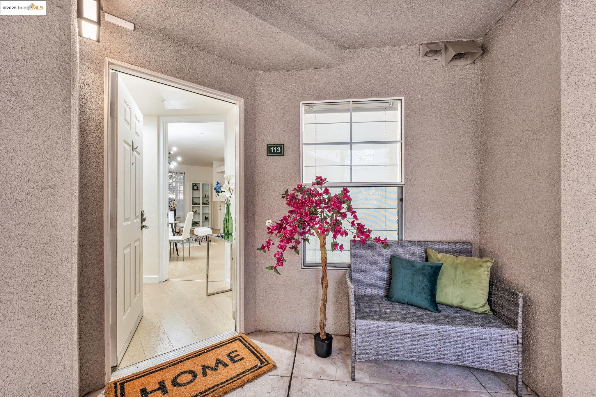 Detail Gallery Image 2 of 40 For 260 Caldecott #113,  Oakland,  CA 94618 - 2 Beds | 2 Baths