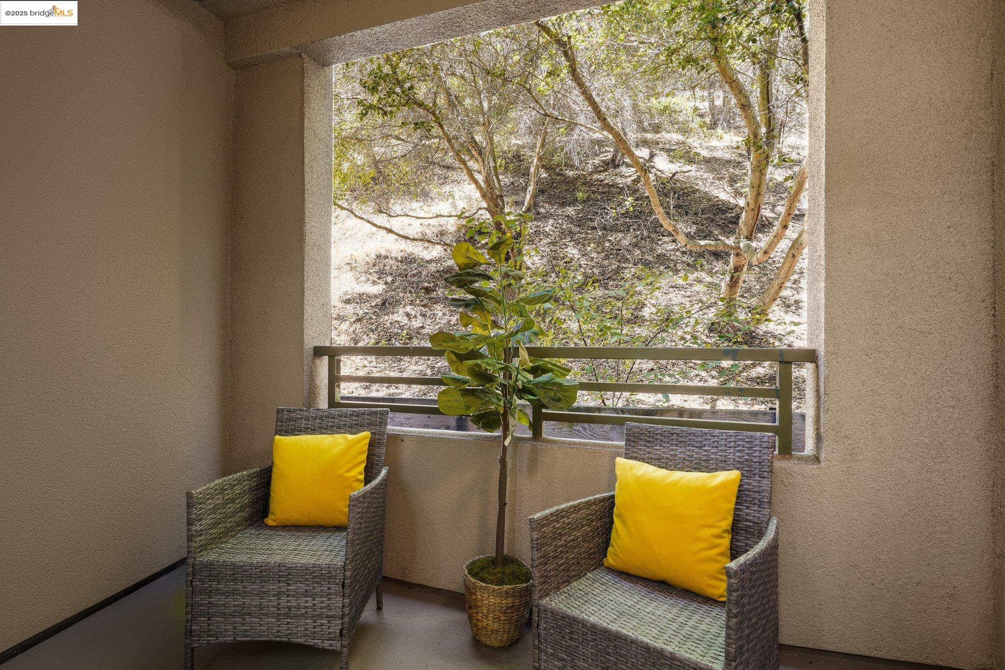 Detail Gallery Image 19 of 40 For 260 Caldecott #113,  Oakland,  CA 94618 - 2 Beds | 2 Baths