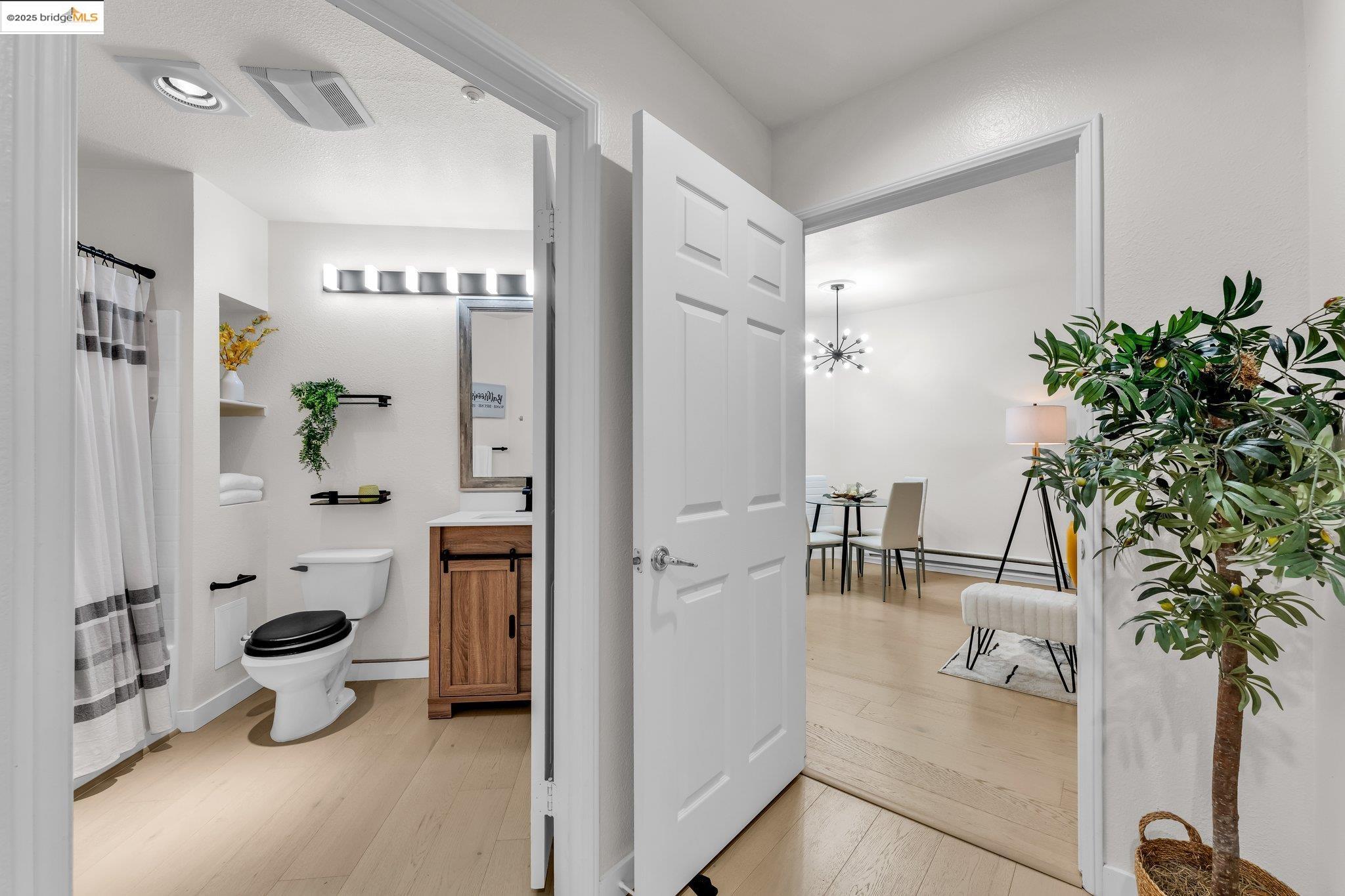 Detail Gallery Image 24 of 40 For 260 Caldecott #113,  Oakland,  CA 94618 - 2 Beds | 2 Baths