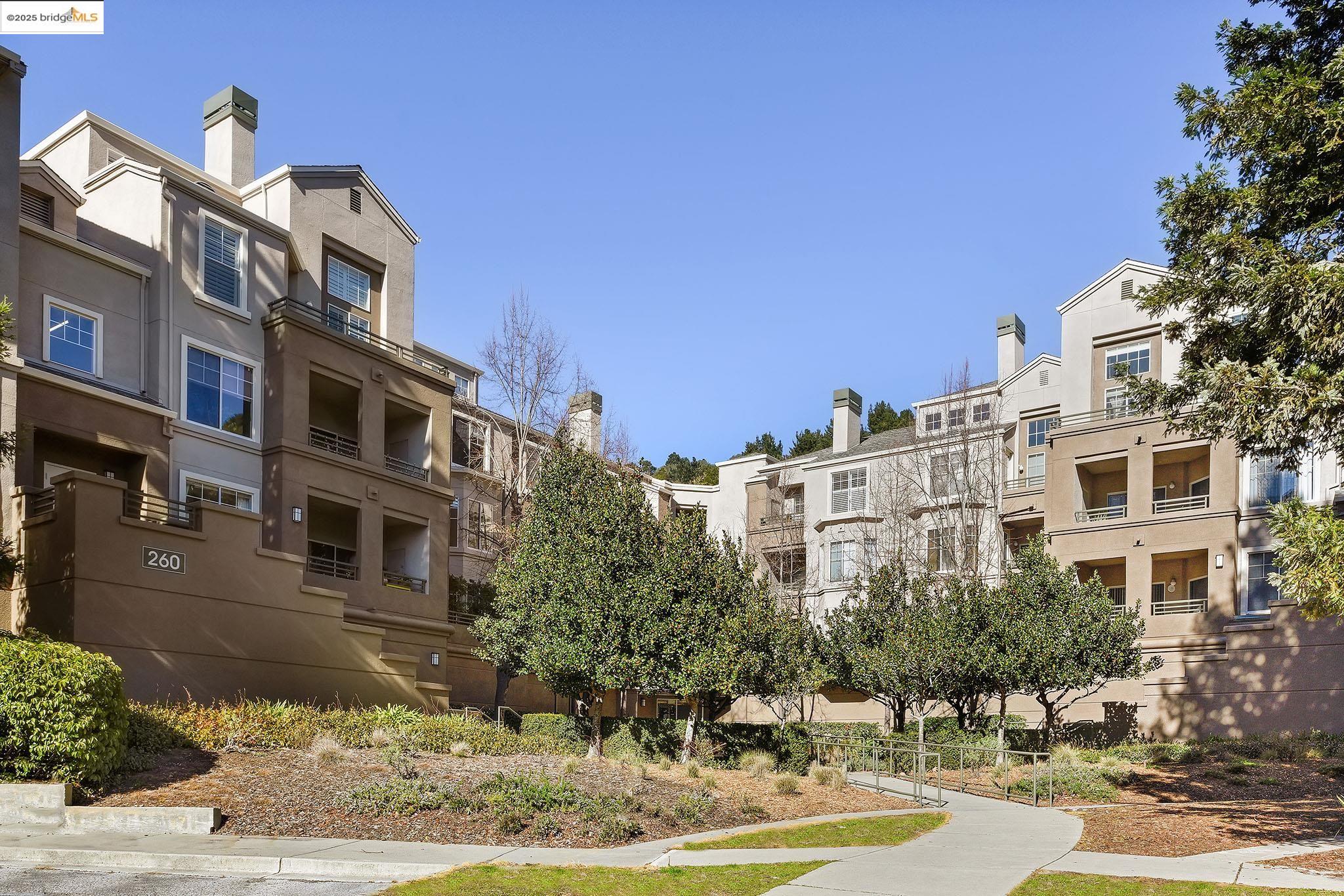 Detail Gallery Image 32 of 40 For 260 Caldecott #113,  Oakland,  CA 94618 - 2 Beds | 2 Baths