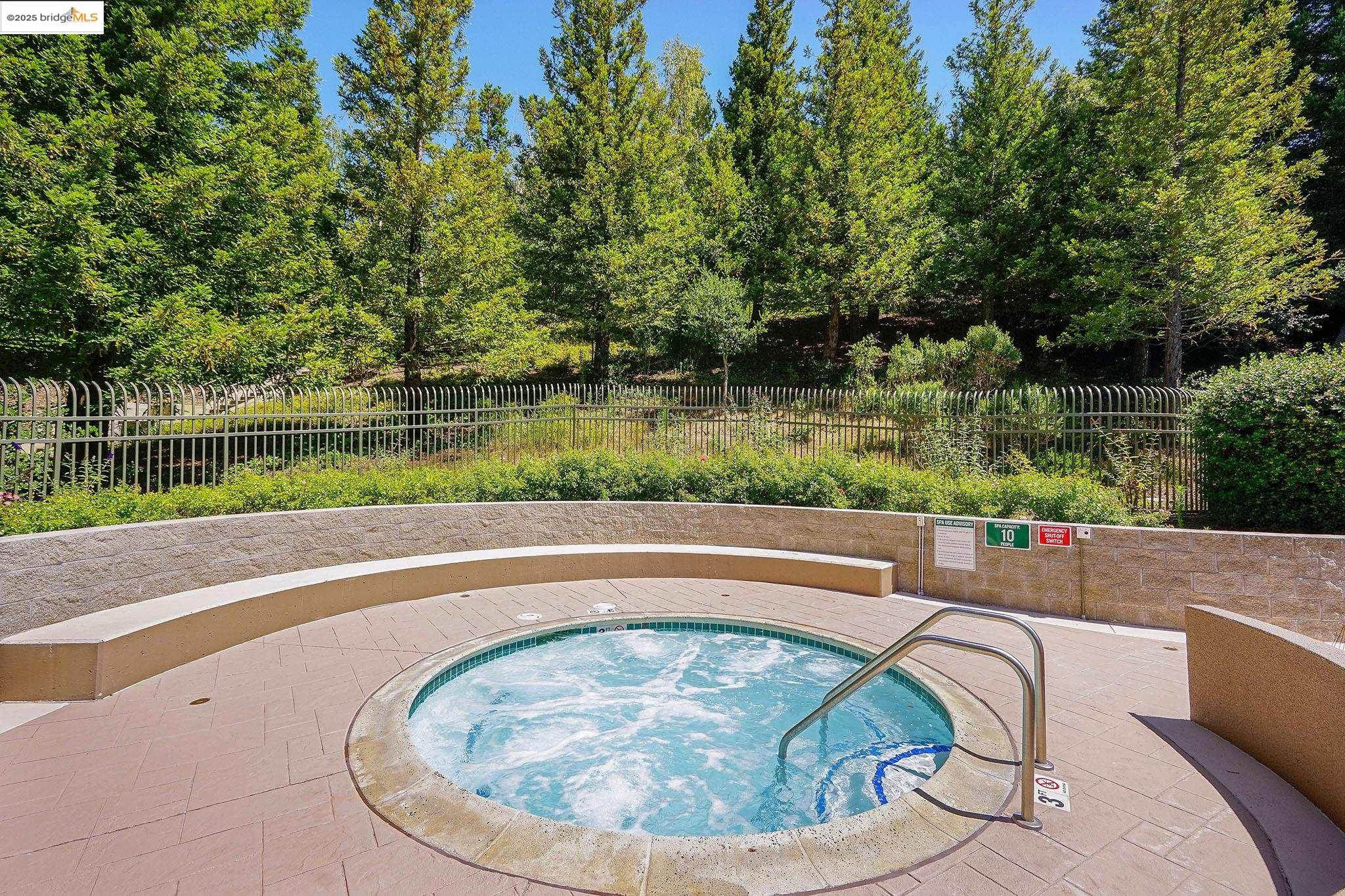 Detail Gallery Image 34 of 40 For 260 Caldecott #113,  Oakland,  CA 94618 - 2 Beds | 2 Baths