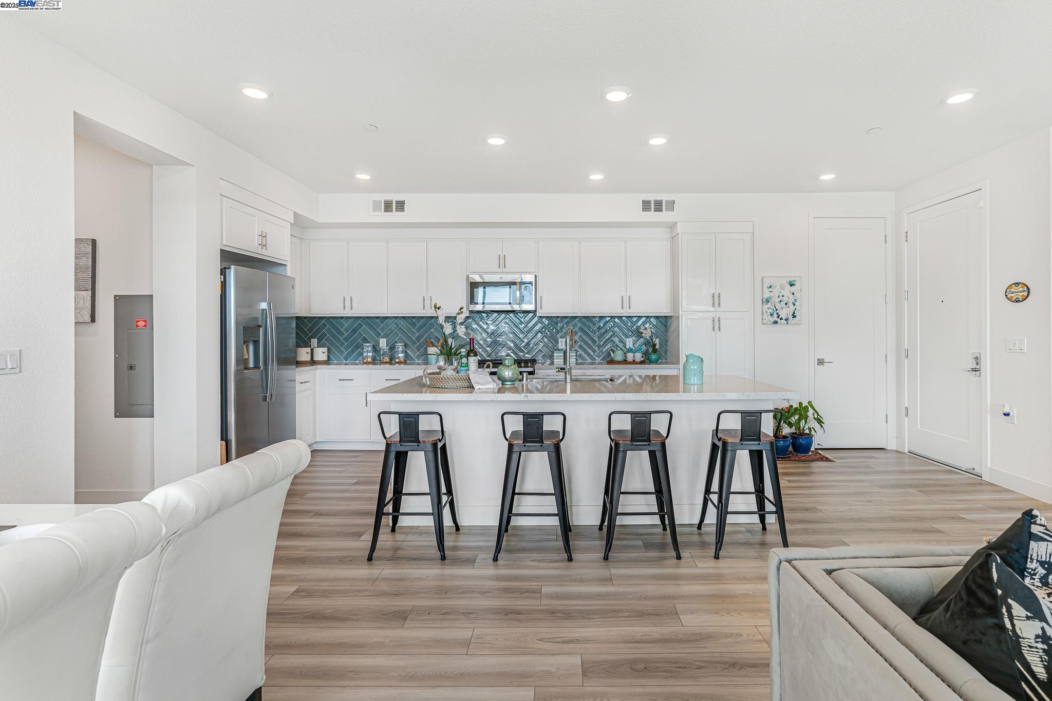 Detail Gallery Image 6 of 36 For 3873 Quantum Dr #400,  Fremont,  CA 94538 - 2 Beds | 2 Baths