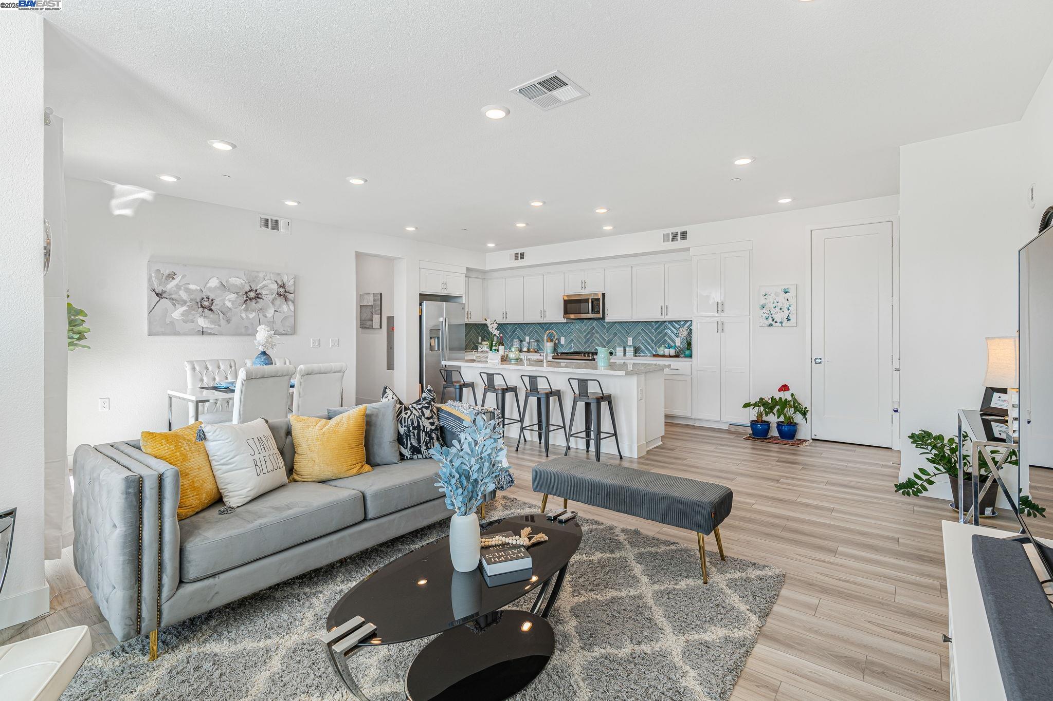 Detail Gallery Image 7 of 36 For 3873 Quantum Dr #400,  Fremont,  CA 94538 - 2 Beds | 2 Baths