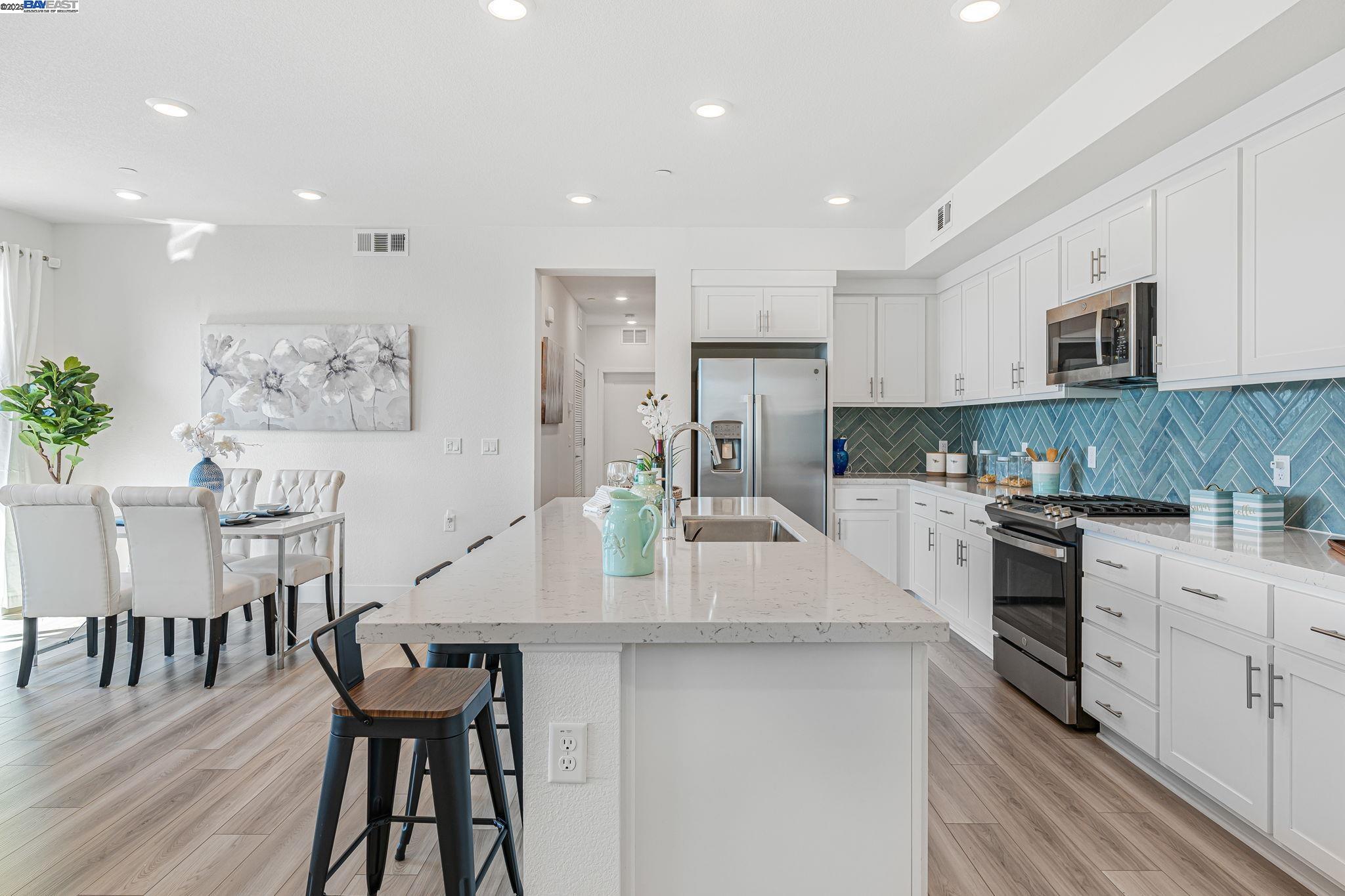 Detail Gallery Image 9 of 36 For 3873 Quantum Dr #400,  Fremont,  CA 94538 - 2 Beds | 2 Baths