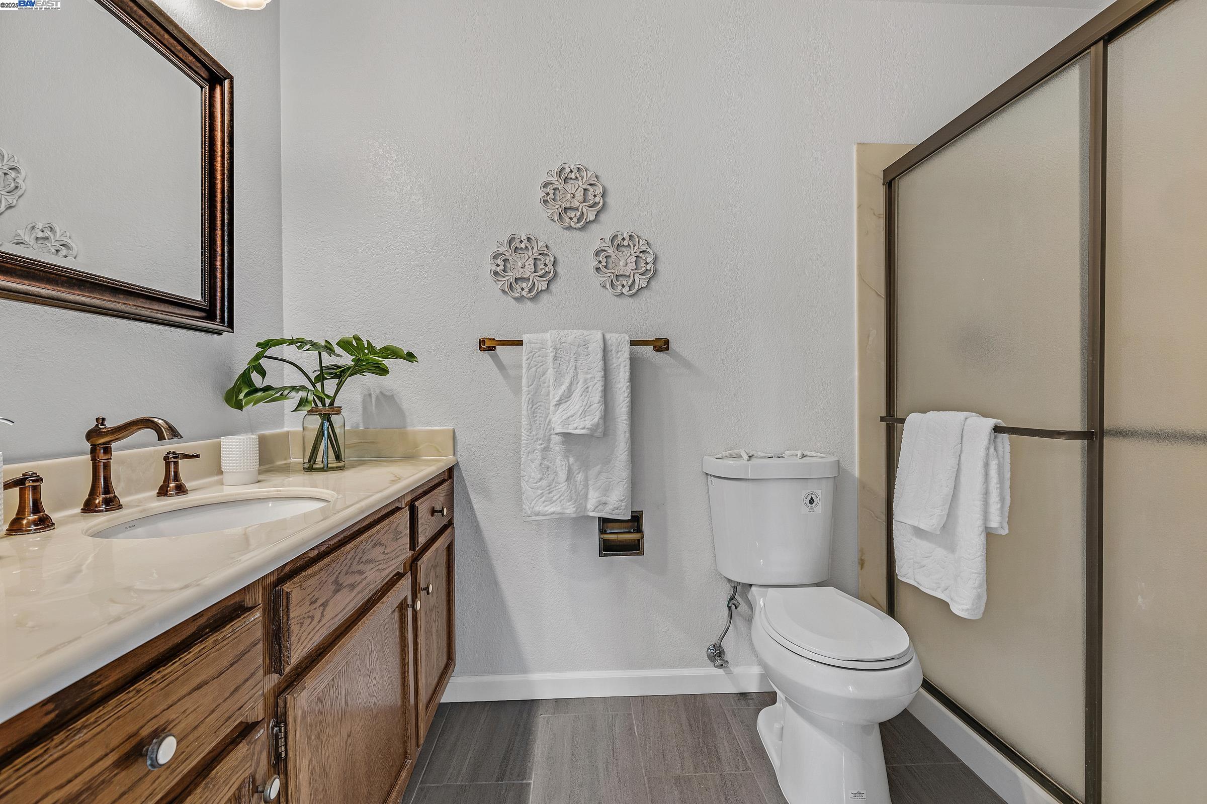 Detail Gallery Image 13 of 33 For 2515 Outrigger Dr., San Leandro,  CA 94577 - 3 Beds | 2/1 Baths