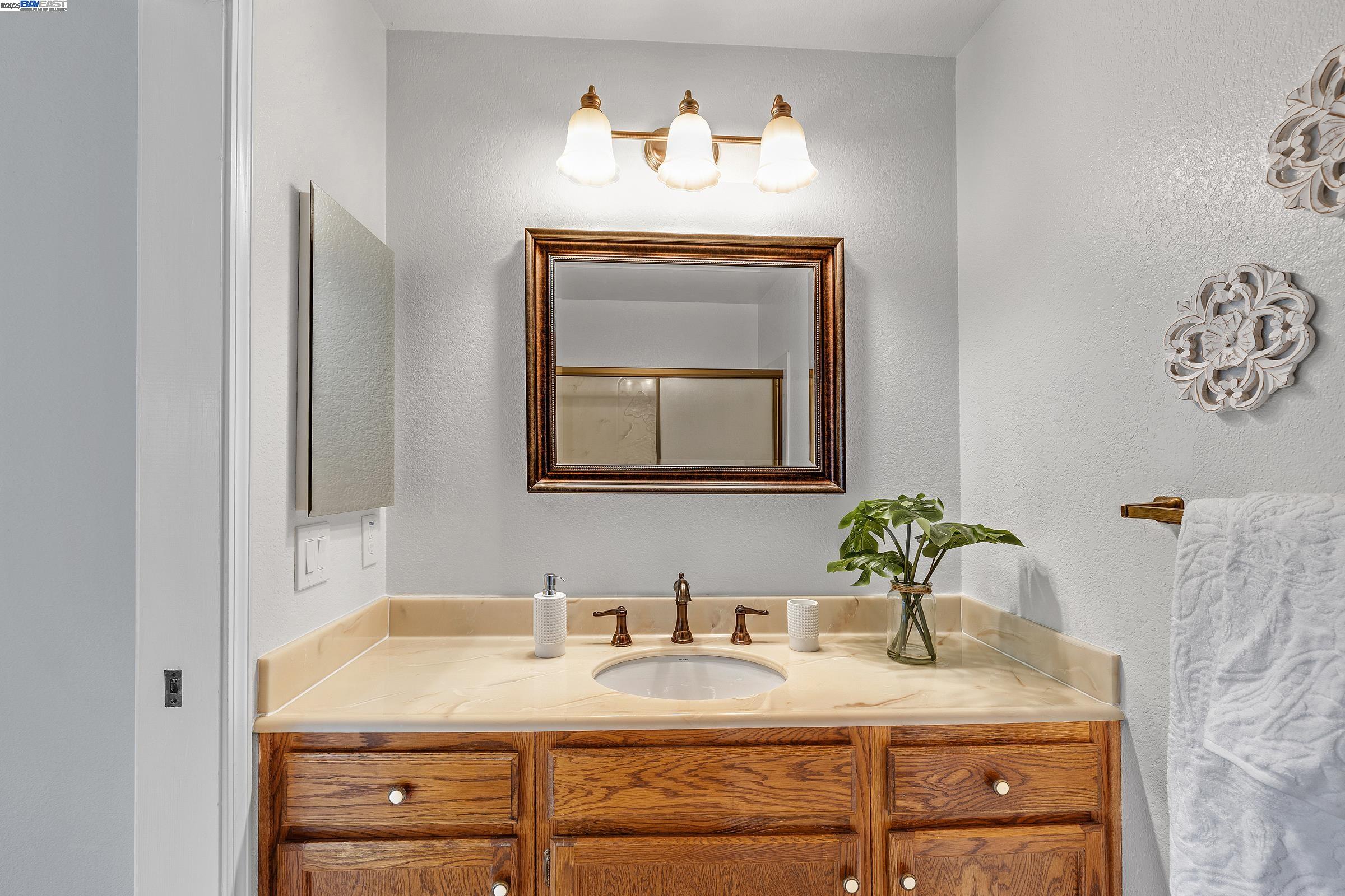 Detail Gallery Image 15 of 33 For 2515 Outrigger Dr., San Leandro,  CA 94577 - 3 Beds | 2/1 Baths