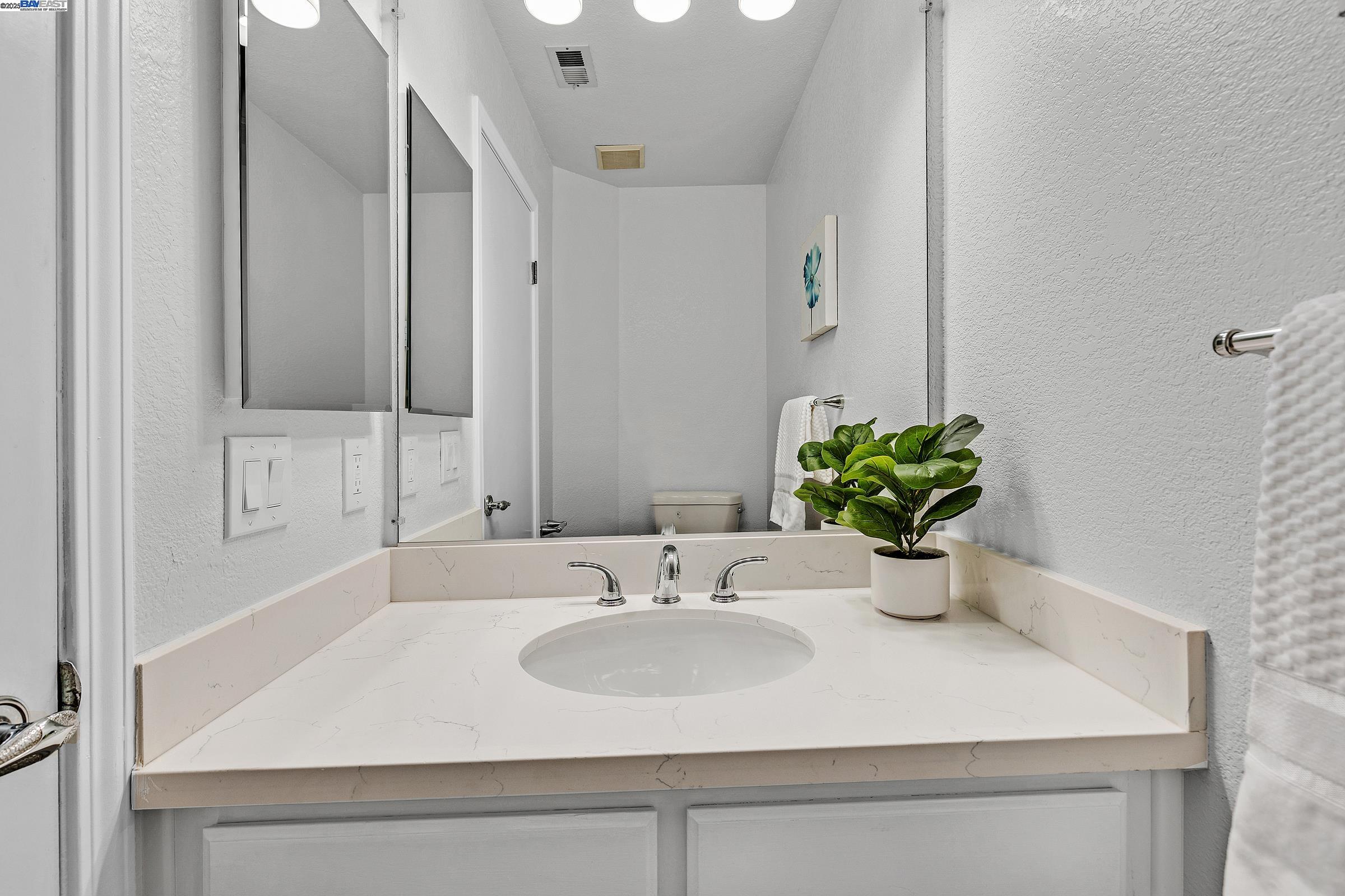 Detail Gallery Image 23 of 33 For 2515 Outrigger Dr., San Leandro,  CA 94577 - 3 Beds | 2/1 Baths