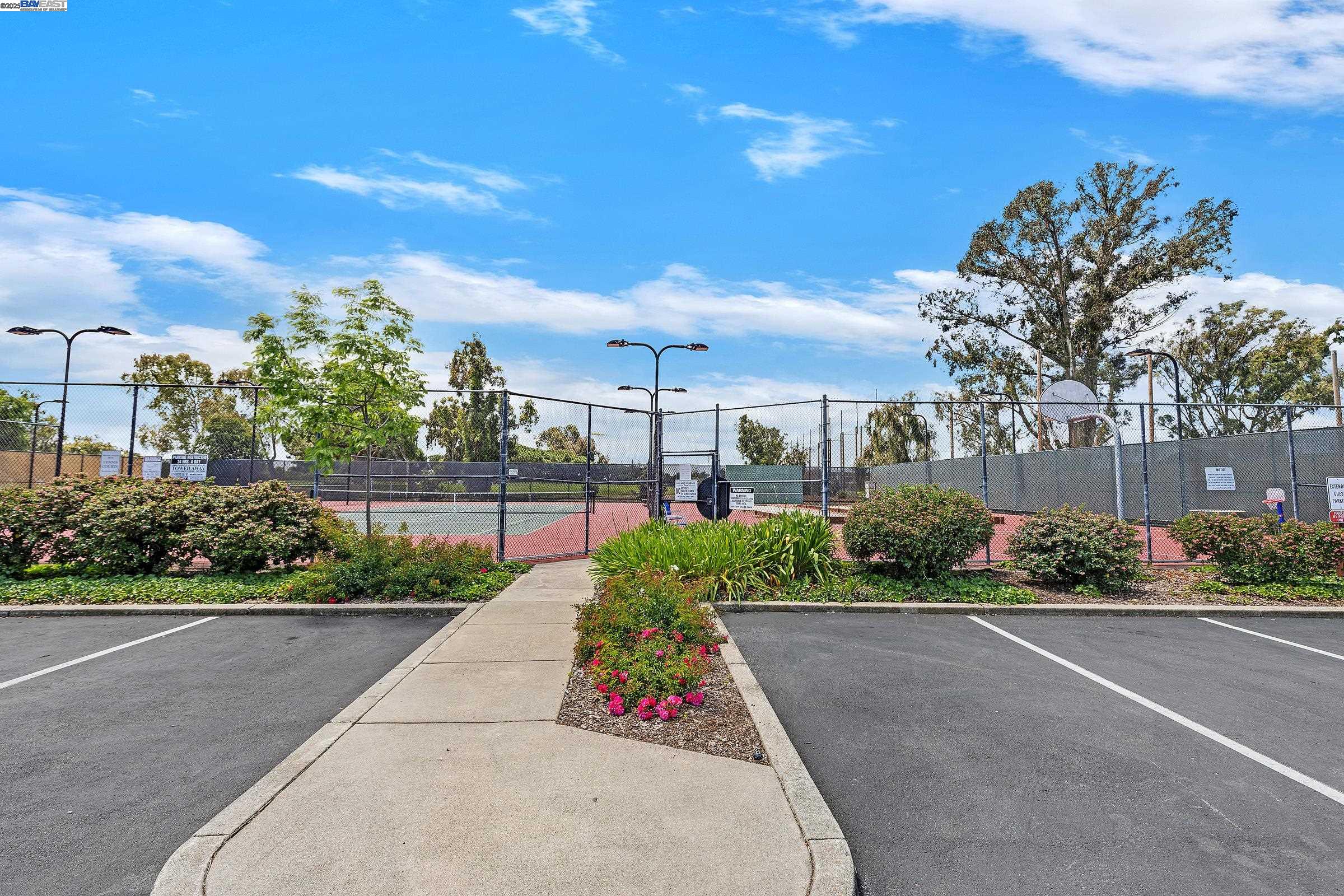 Detail Gallery Image 32 of 33 For 2515 Outrigger Dr., San Leandro,  CA 94577 - 3 Beds | 2/1 Baths