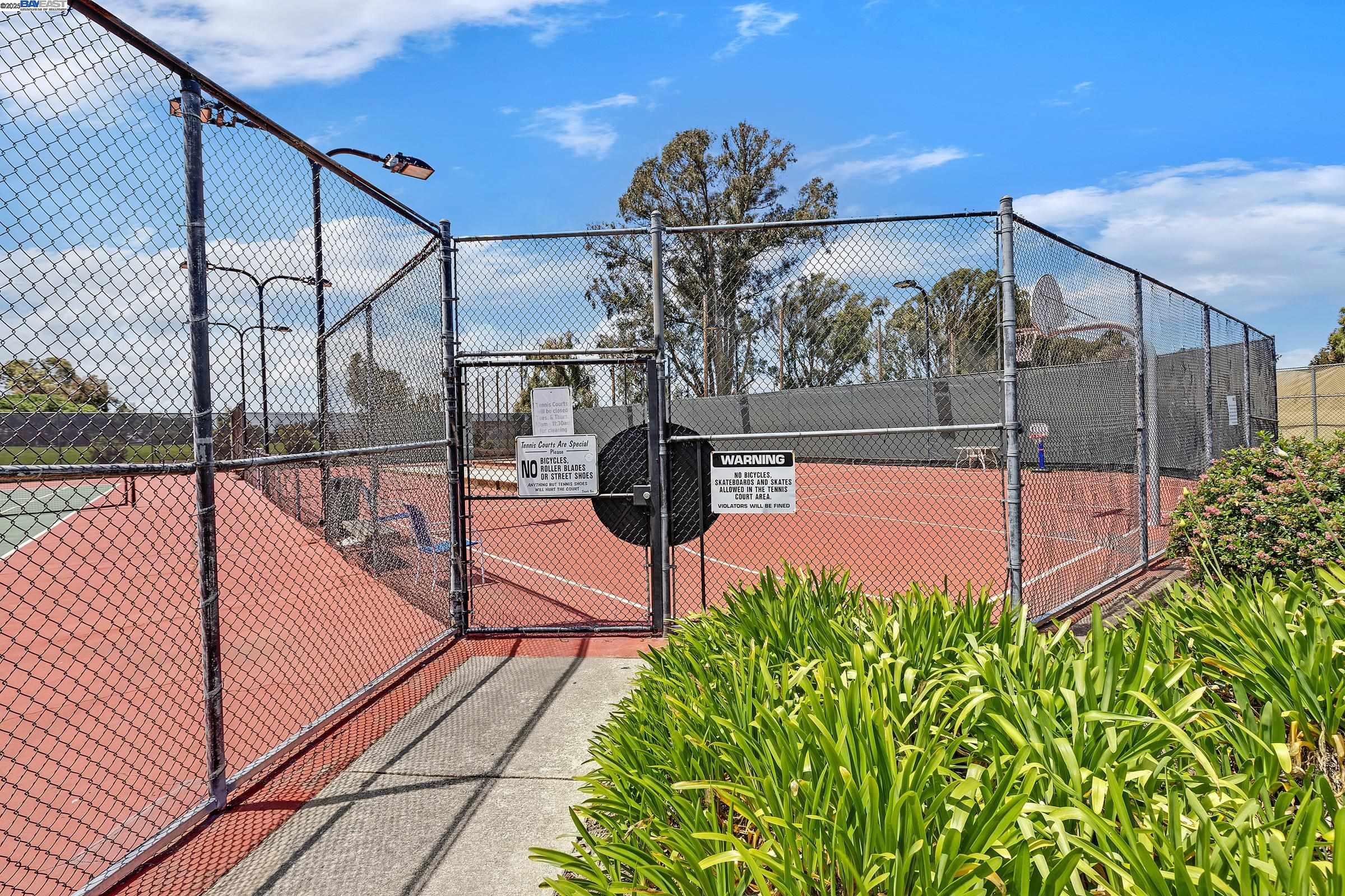 Detail Gallery Image 33 of 33 For 2515 Outrigger Dr., San Leandro,  CA 94577 - 3 Beds | 2/1 Baths