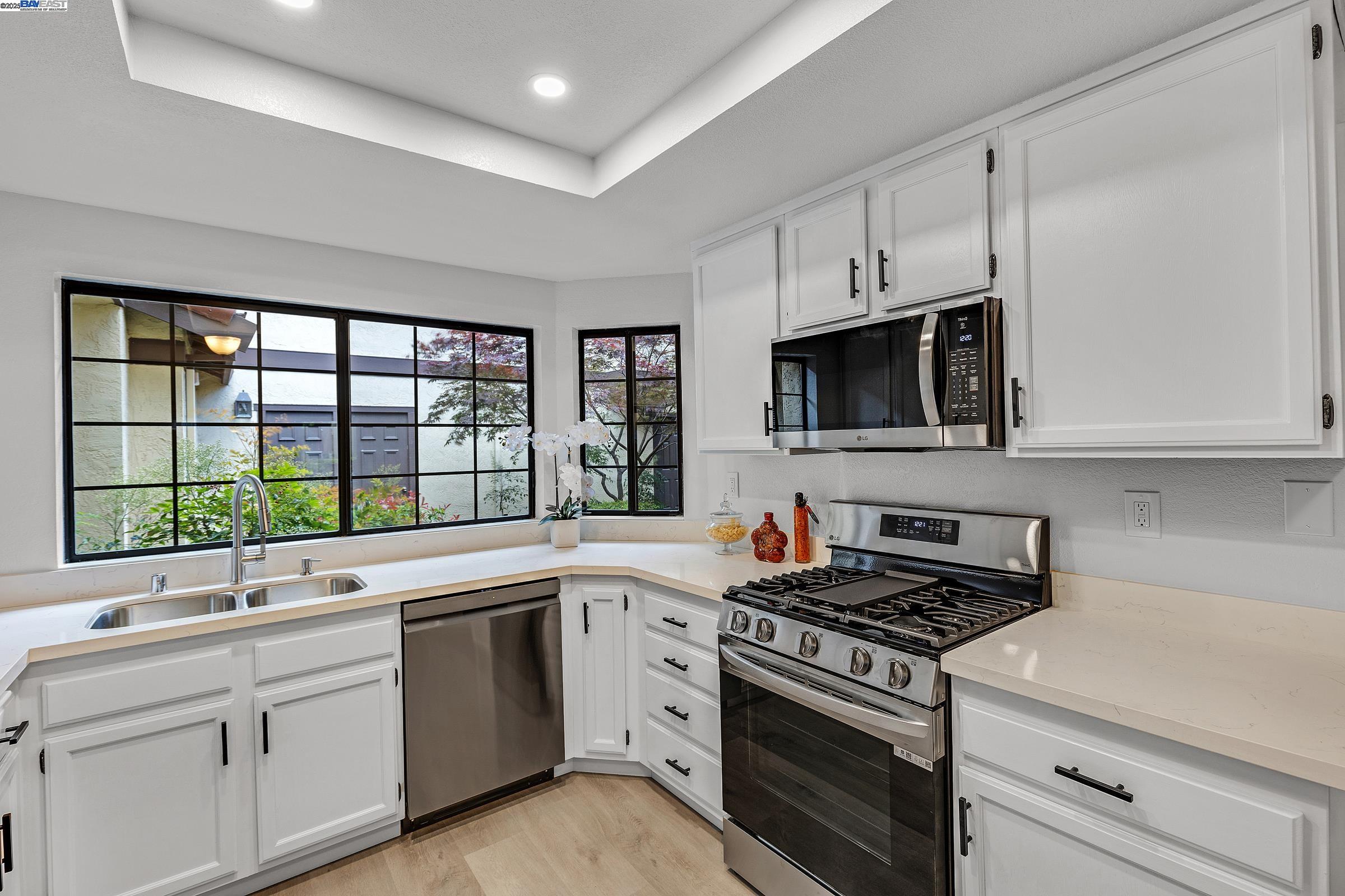 Detail Gallery Image 7 of 33 For 2515 Outrigger Dr., San Leandro,  CA 94577 - 3 Beds | 2/1 Baths