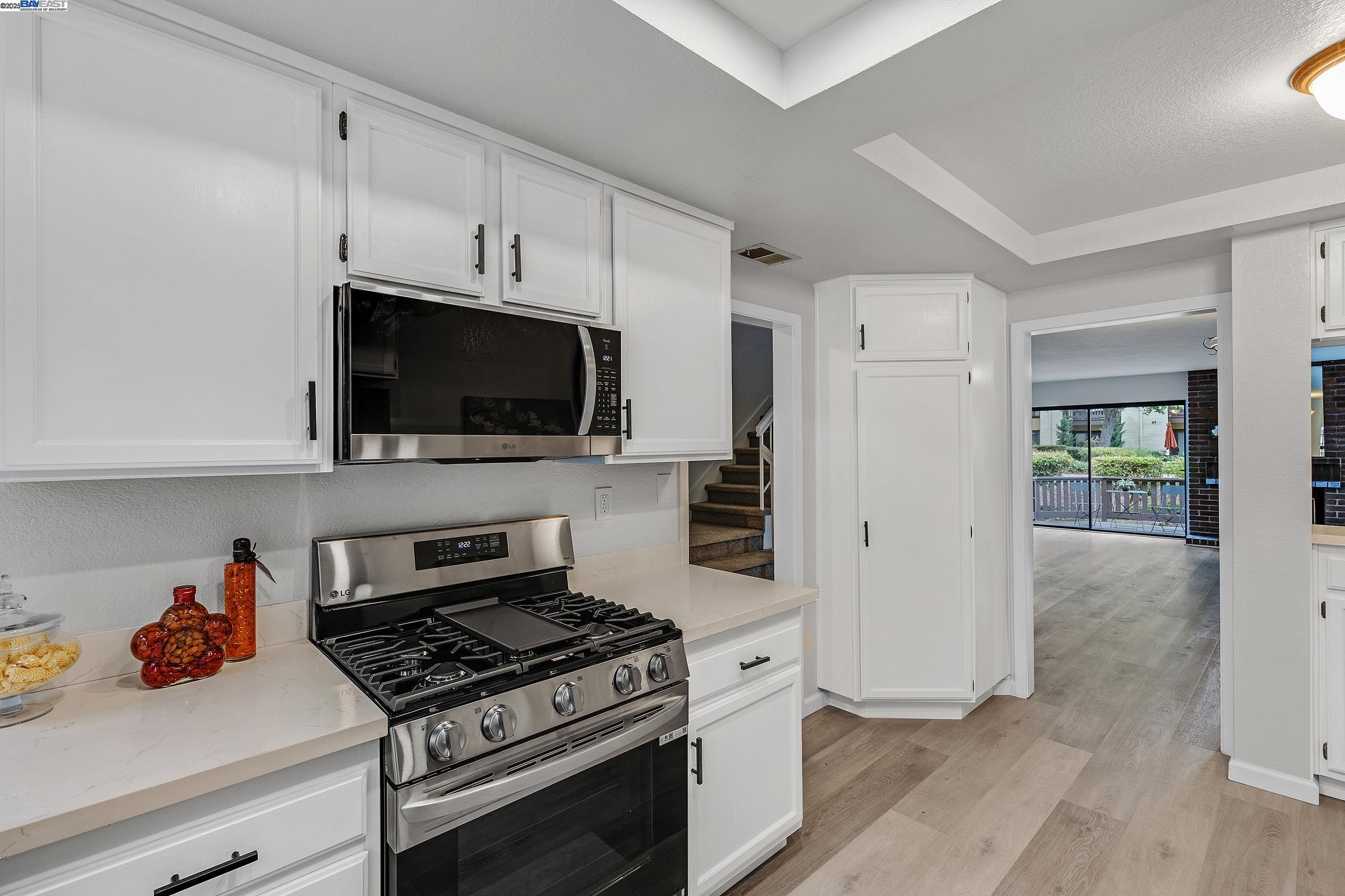 Detail Gallery Image 9 of 33 For 2515 Outrigger Dr., San Leandro,  CA 94577 - 3 Beds | 2/1 Baths
