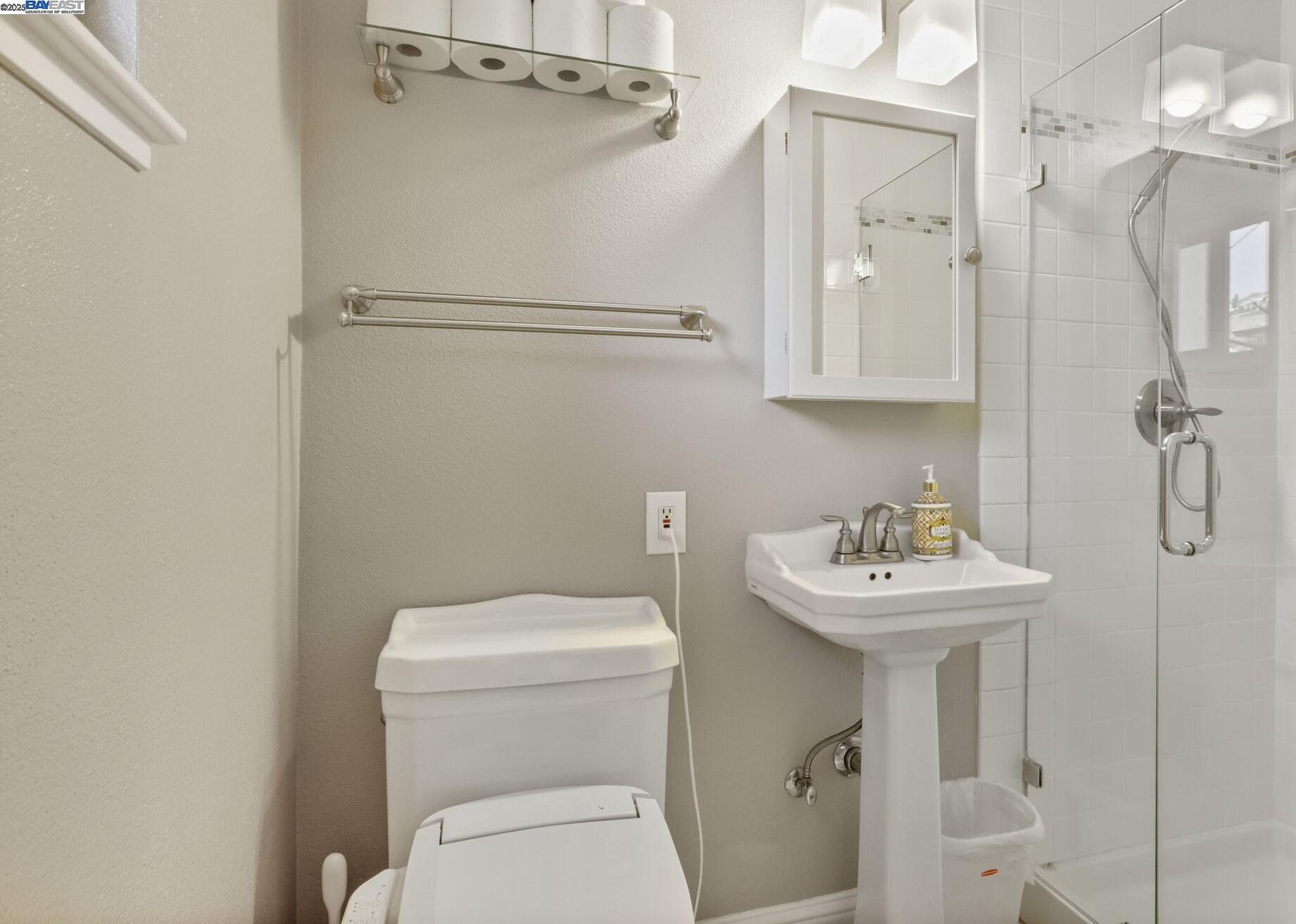 Detail Gallery Image 12 of 17 For 554 Evangeline Way, Hayward,  CA 94544 - 3 Beds | 2 Baths