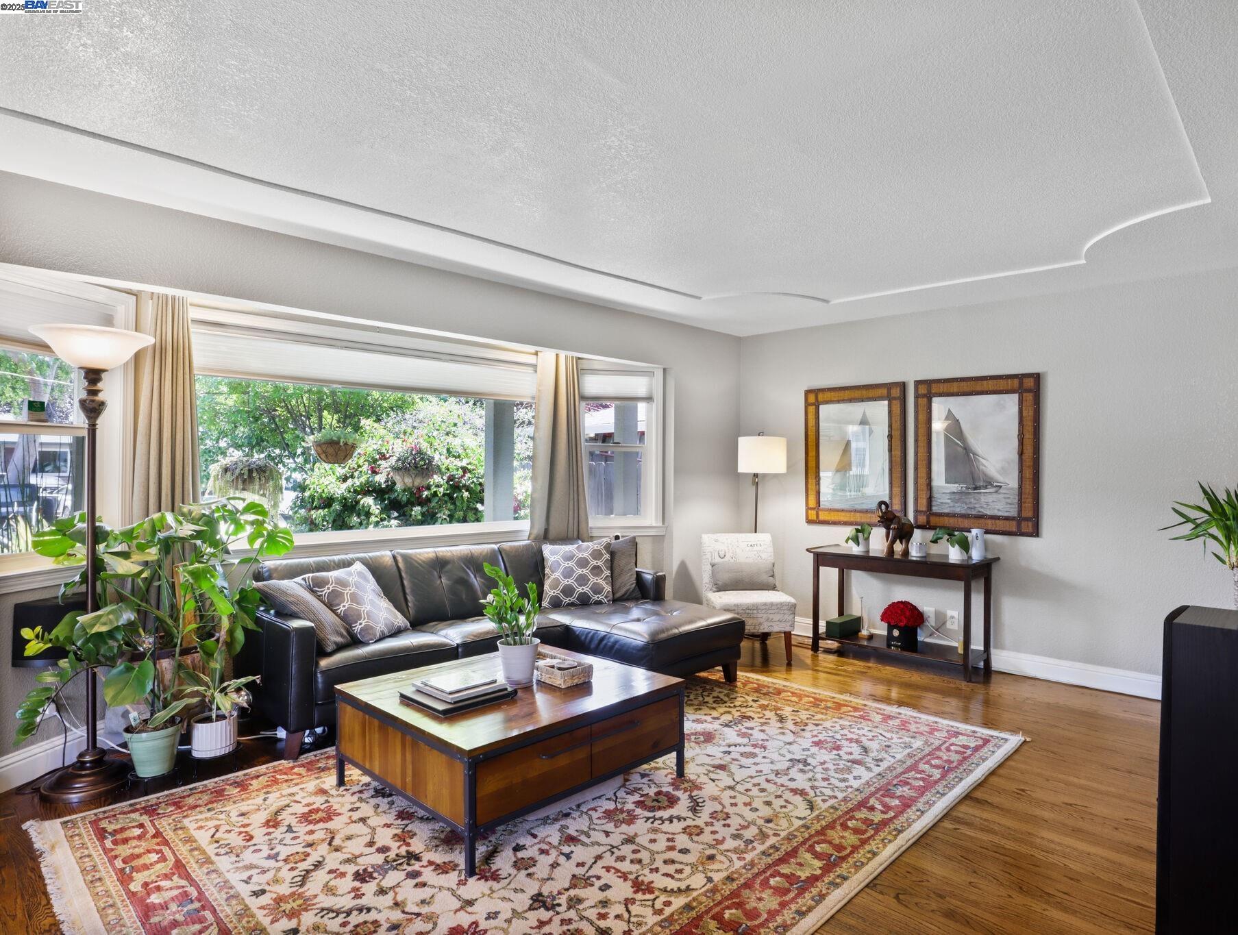 Detail Gallery Image 3 of 17 For 554 Evangeline Way, Hayward,  CA 94544 - 3 Beds | 2 Baths