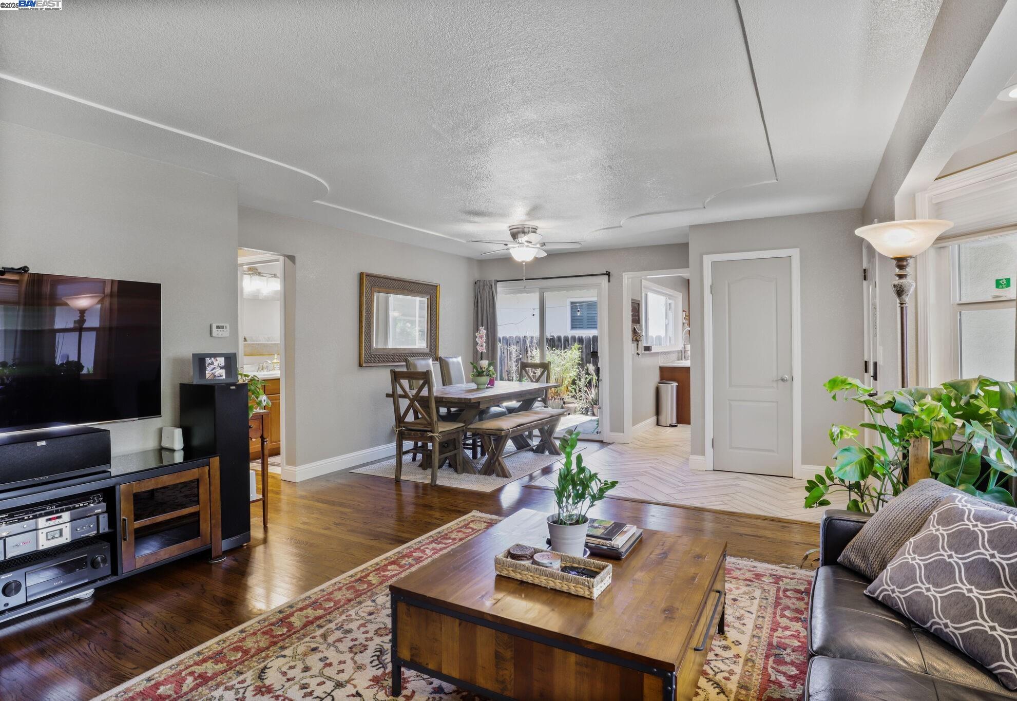 Detail Gallery Image 5 of 17 For 554 Evangeline Way, Hayward,  CA 94544 - 3 Beds | 2 Baths