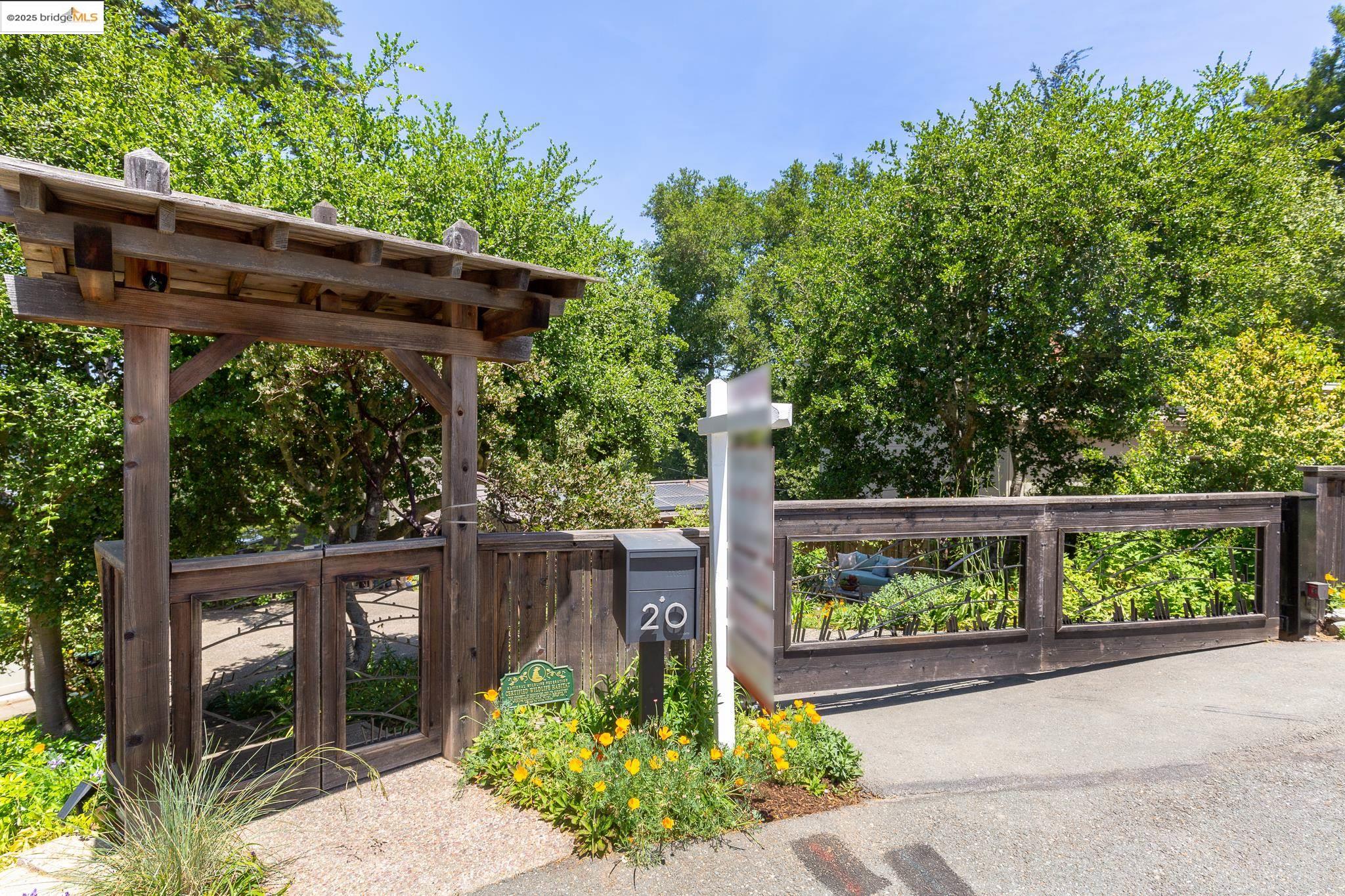 20 Ascot Ct, Oakland, California 94611, 3 Bedrooms Bedrooms, 7 Rooms Rooms,2 BathroomsBathrooms,Residential,For Sale,20 Ascot Ct,41097253