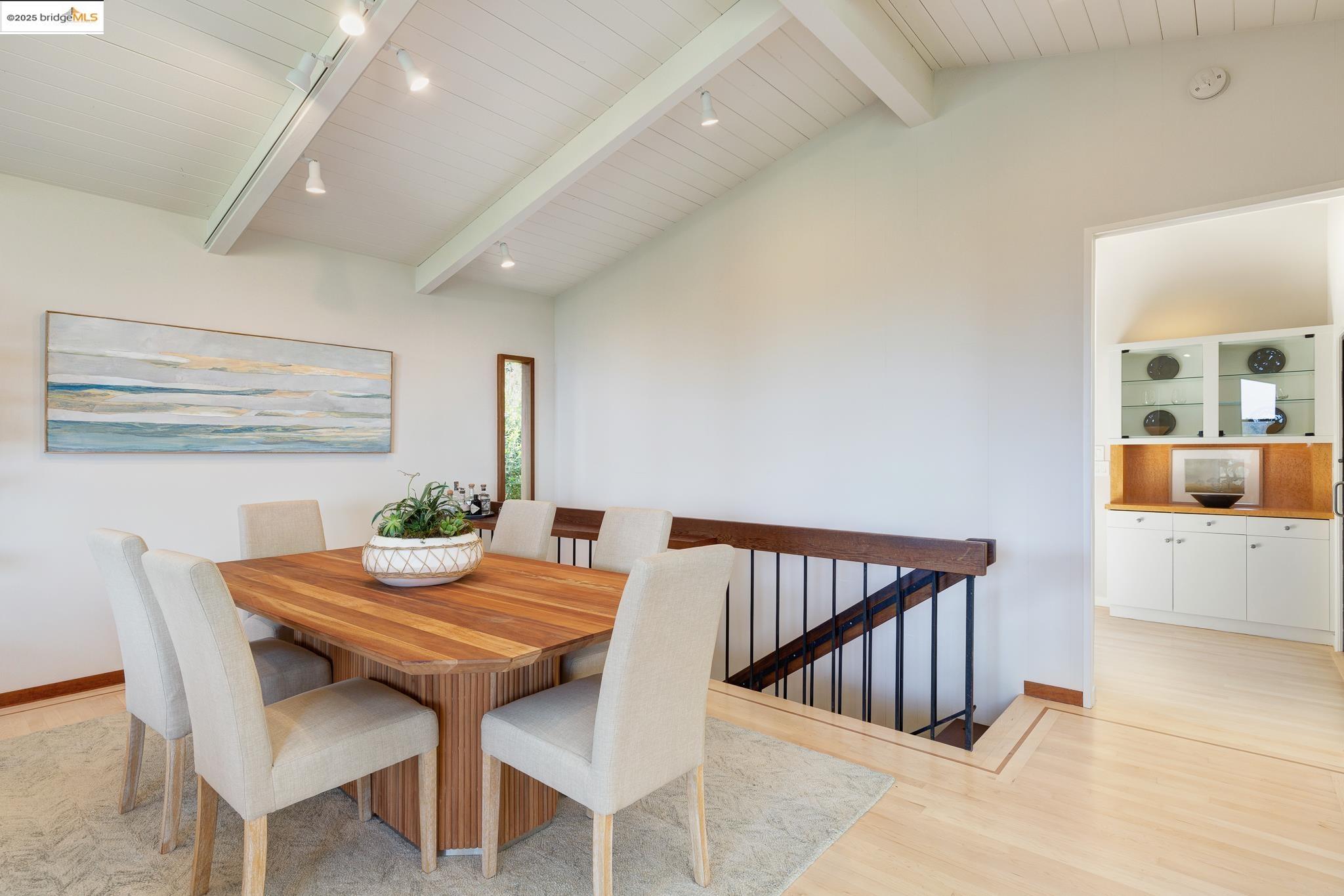 20 Ascot Ct, Oakland, California 94611, 3 Bedrooms Bedrooms, 7 Rooms Rooms,2 BathroomsBathrooms,Residential,For Sale,20 Ascot Ct,41097253
