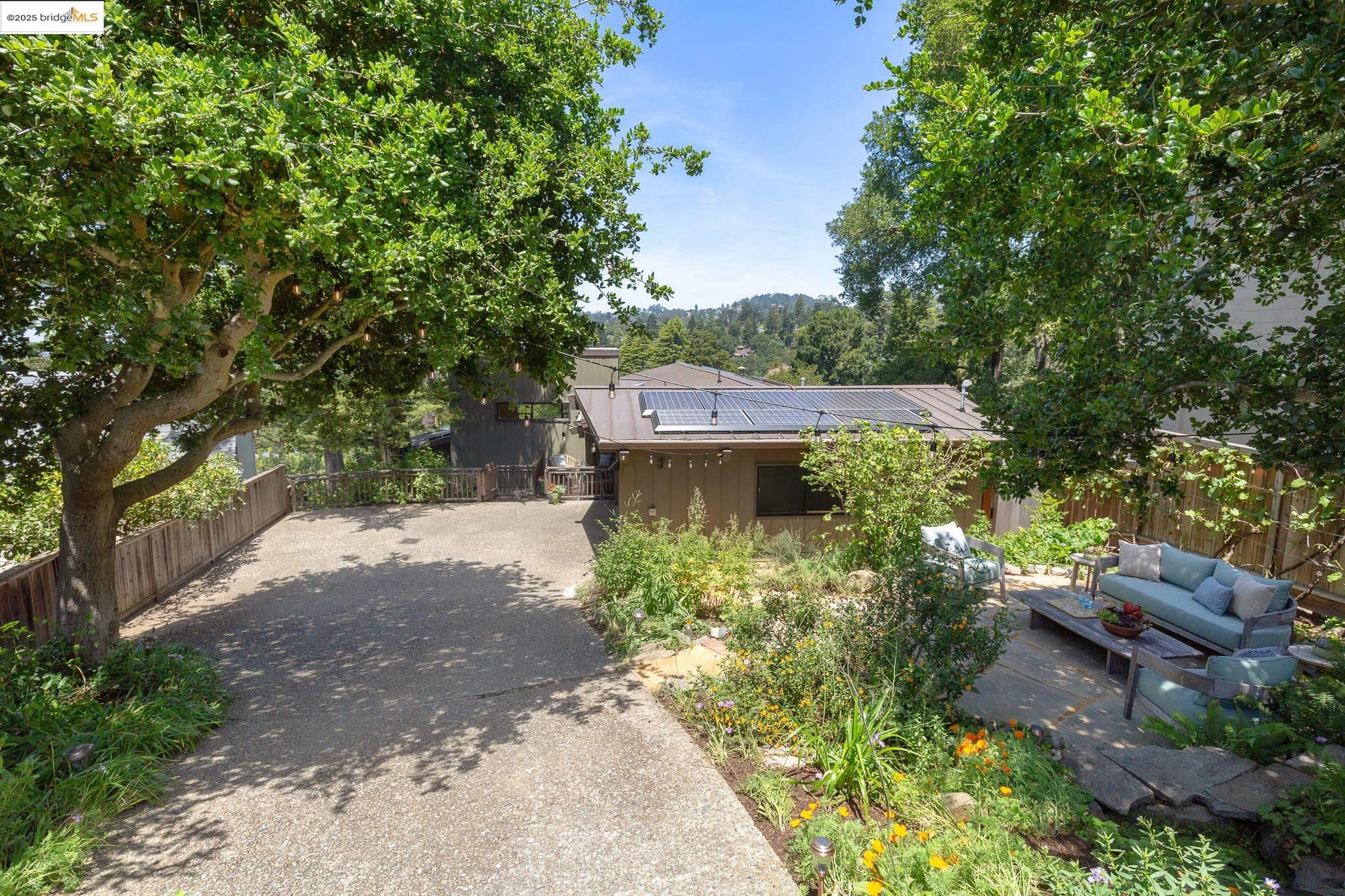 20 Ascot Ct, Oakland, California 94611, 3 Bedrooms Bedrooms, 7 Rooms Rooms,2 BathroomsBathrooms,Residential,For Sale,20 Ascot Ct,41097253