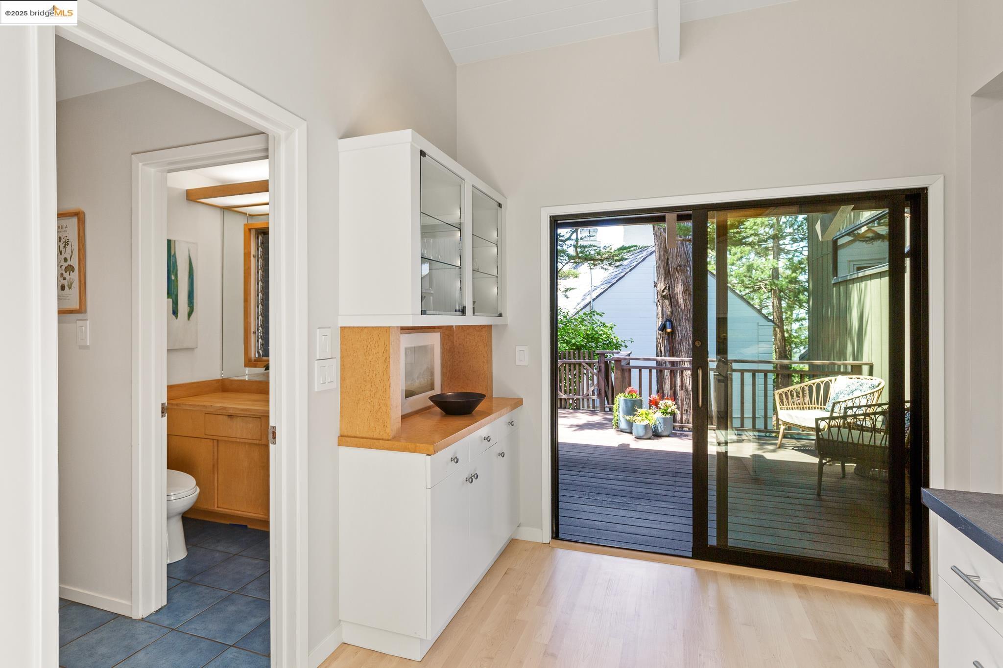 20 Ascot Ct, Oakland, California 94611, 3 Bedrooms Bedrooms, 7 Rooms Rooms,2 BathroomsBathrooms,Residential,For Sale,20 Ascot Ct,41097253