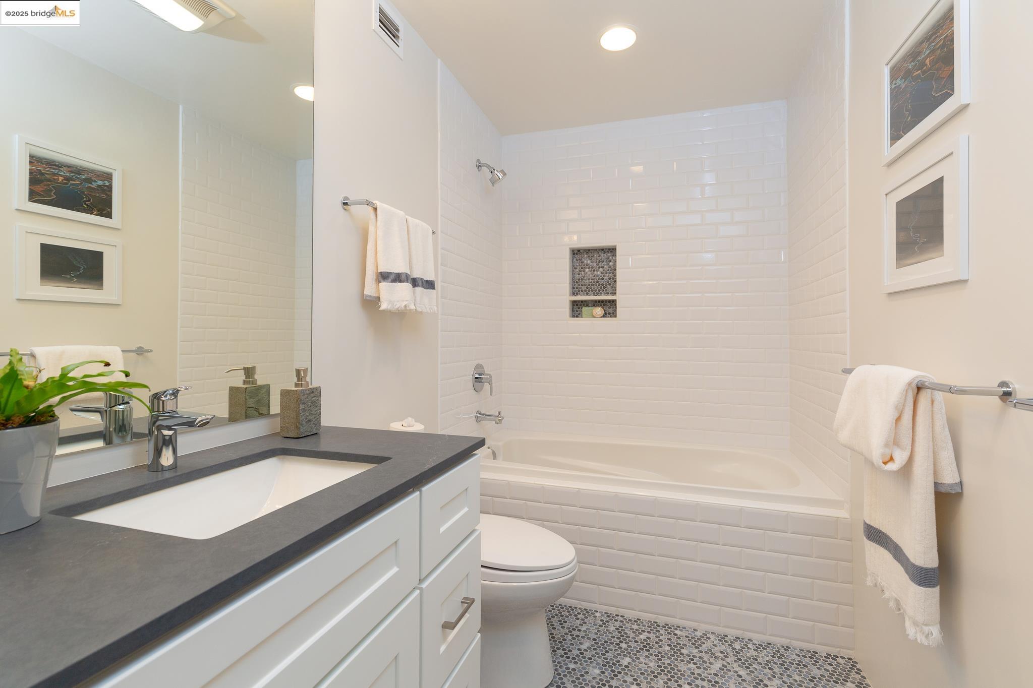 20 Ascot Ct, Oakland, California 94611, 3 Bedrooms Bedrooms, 7 Rooms Rooms,2 BathroomsBathrooms,Residential,For Sale,20 Ascot Ct,41097253