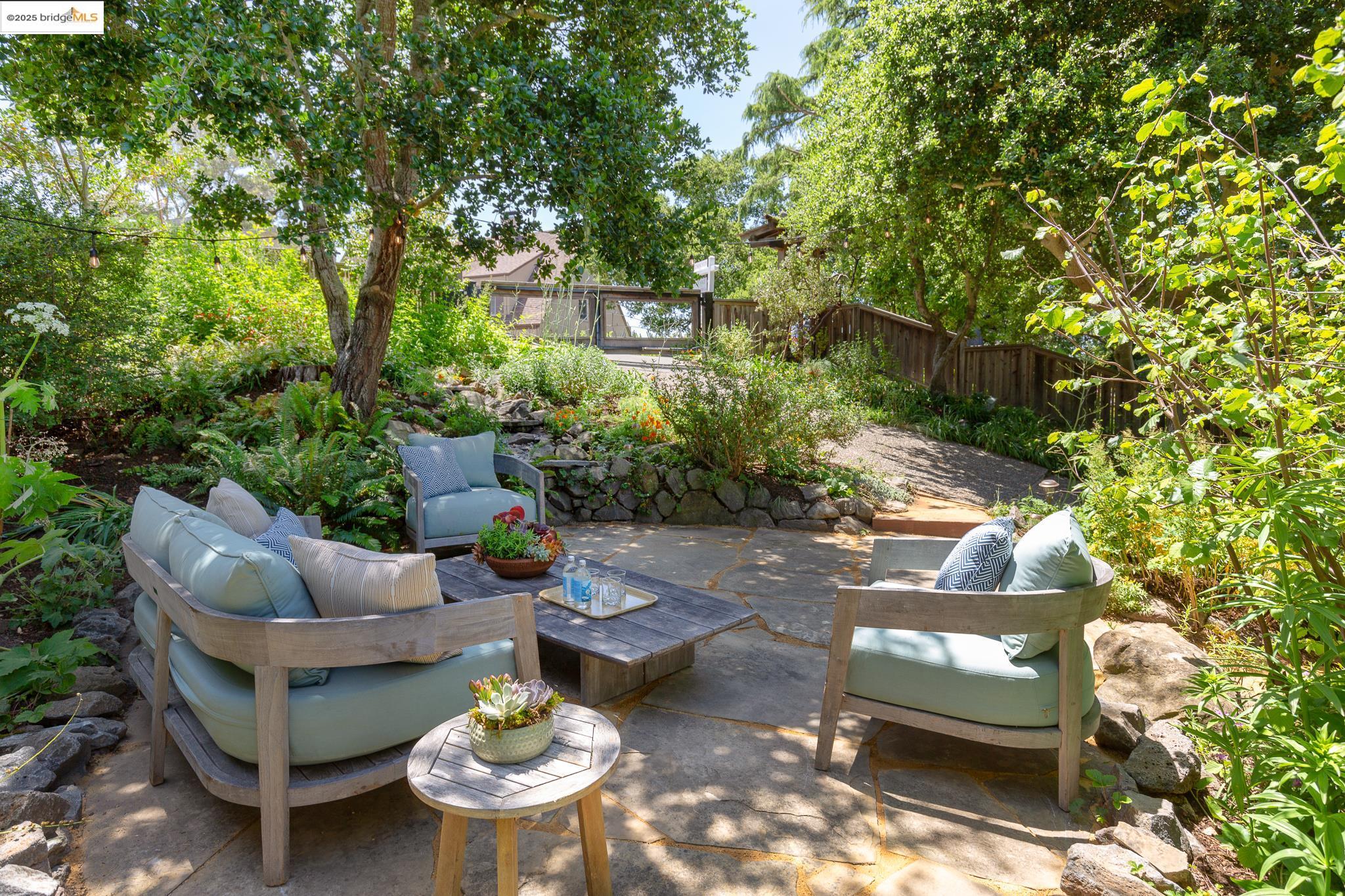 20 Ascot Ct, Oakland, California 94611, 3 Bedrooms Bedrooms, 7 Rooms Rooms,2 BathroomsBathrooms,Residential,For Sale,20 Ascot Ct,41097253