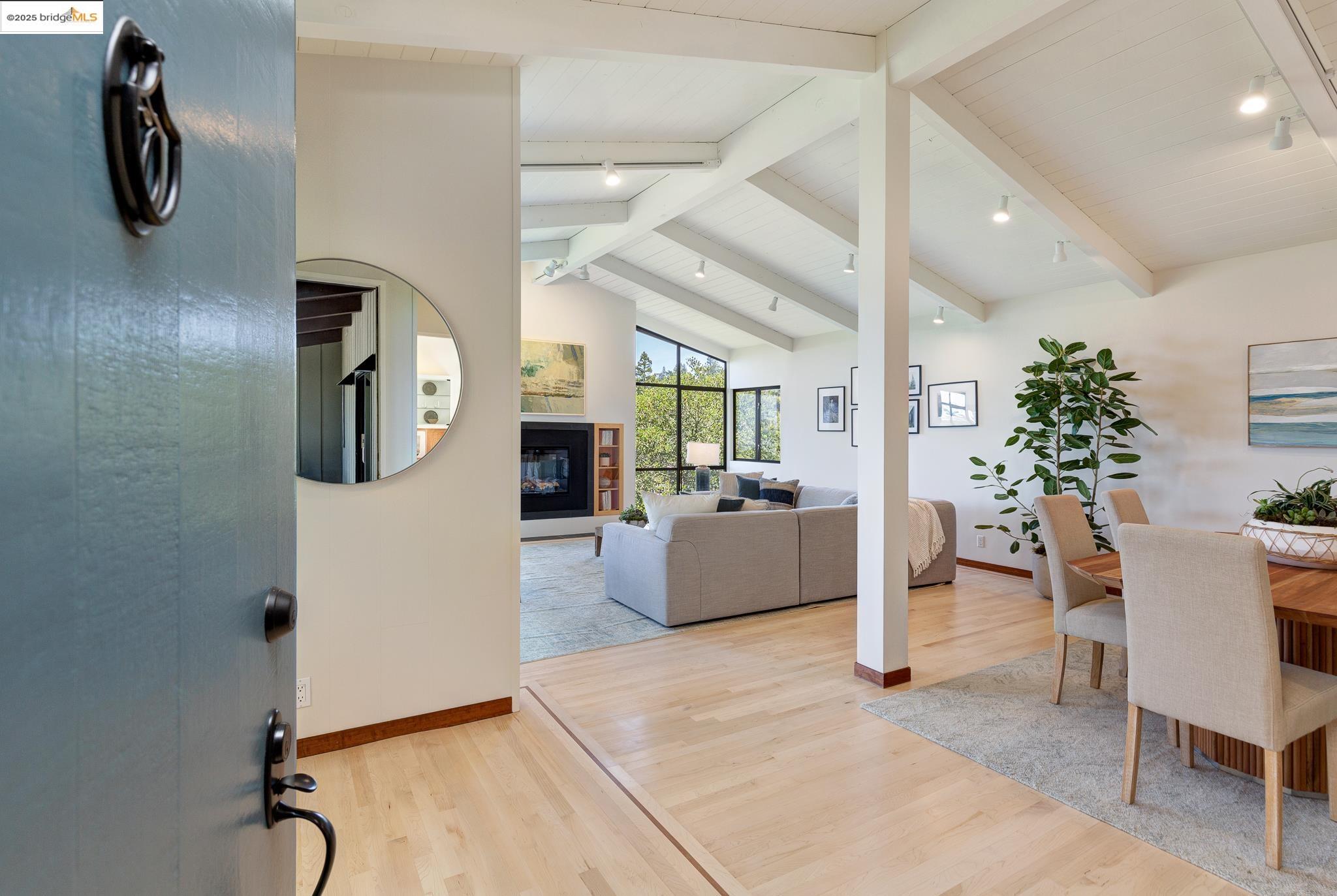 20 Ascot Ct, Oakland, California 94611, 3 Bedrooms Bedrooms, 7 Rooms Rooms,2 BathroomsBathrooms,Residential,For Sale,20 Ascot Ct,41097253