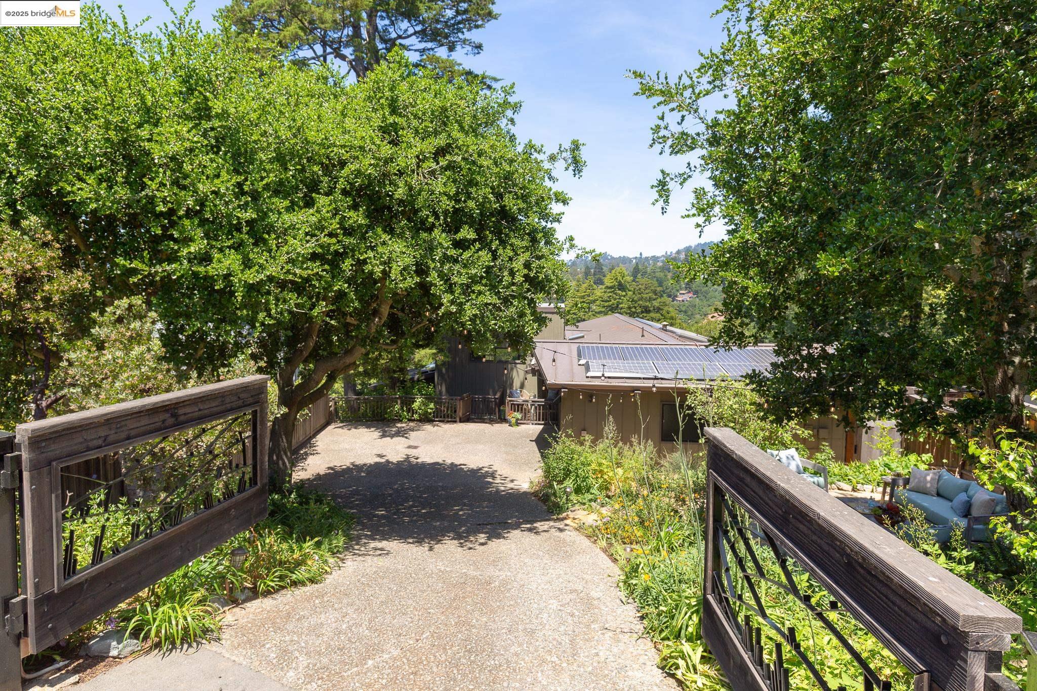 20 Ascot Ct, Oakland, California 94611, 3 Bedrooms Bedrooms, 7 Rooms Rooms,2 BathroomsBathrooms,Residential,For Sale,20 Ascot Ct,41097253