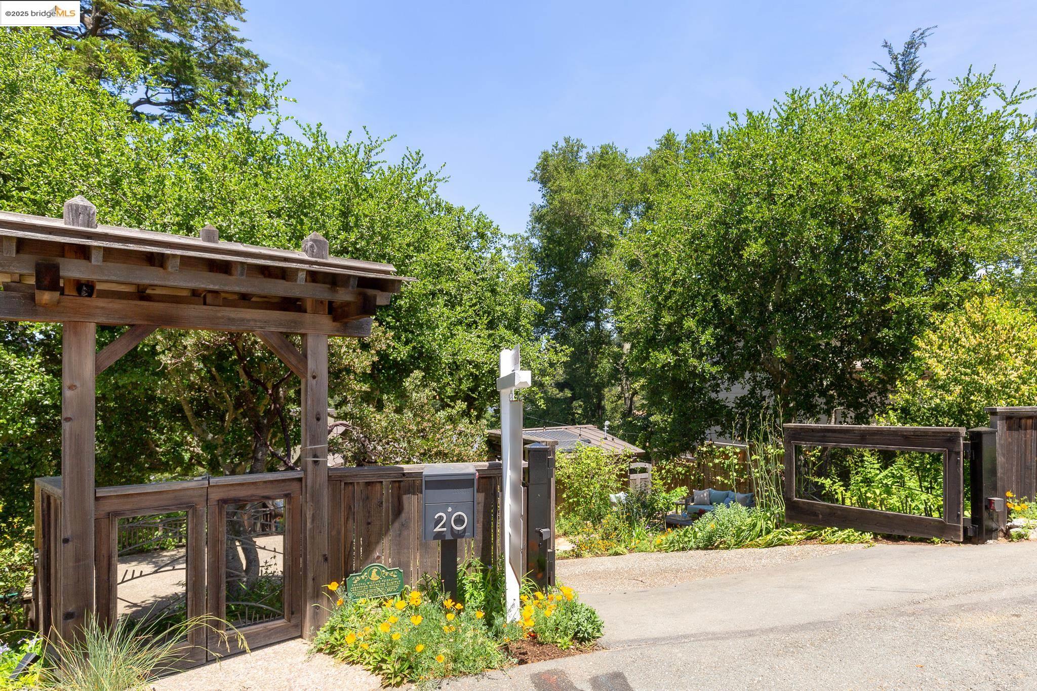 20 Ascot Ct, Oakland, California 94611, 3 Bedrooms Bedrooms, 7 Rooms Rooms,2 BathroomsBathrooms,Residential,For Sale,20 Ascot Ct,41097253