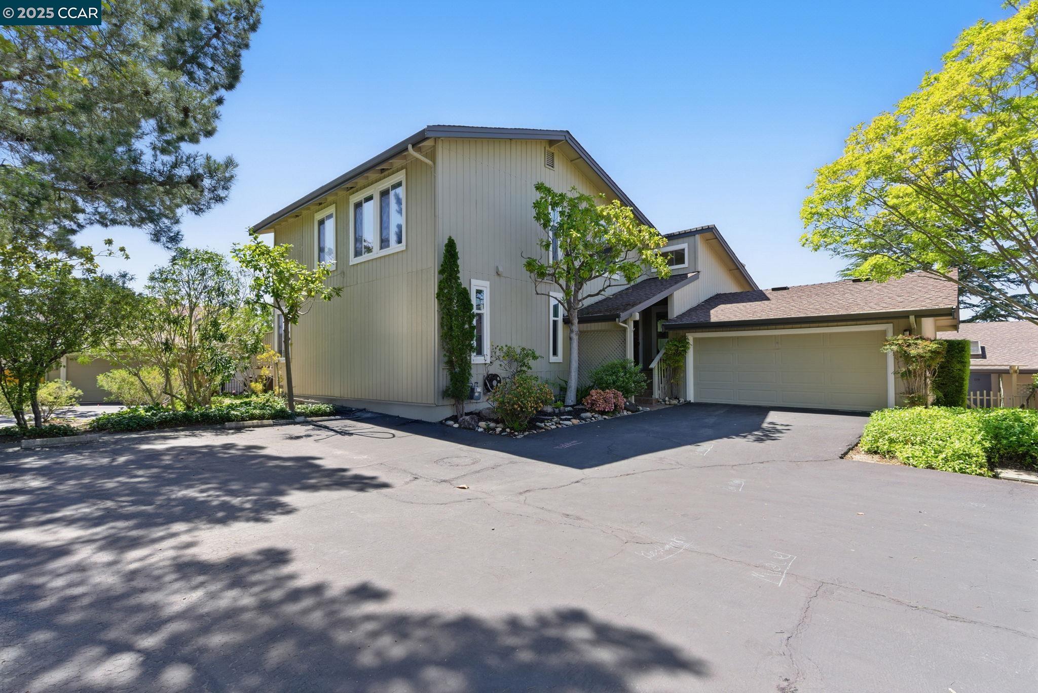 Detail Gallery Image 1 of 36 For 117 Alta Mesa Ct, Moraga,  CA 94556 - 4 Beds | 2/1 Baths