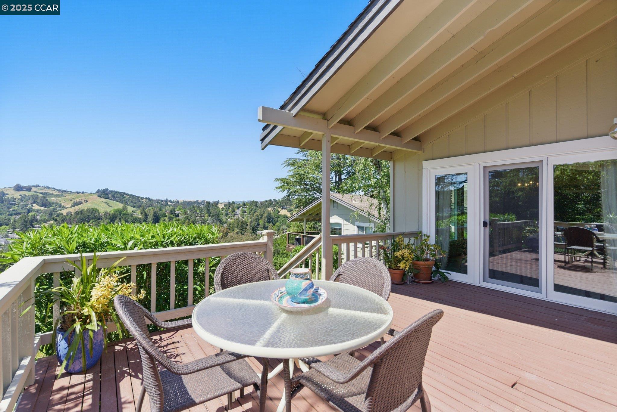 Detail Gallery Image 2 of 36 For 117 Alta Mesa Ct, Moraga,  CA 94556 - 4 Beds | 2/1 Baths