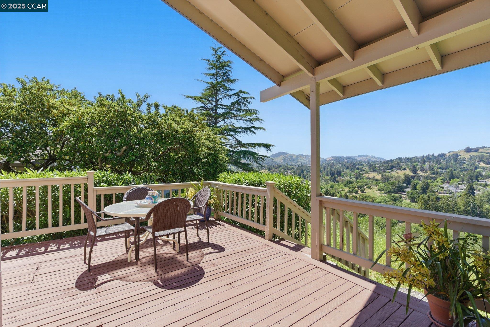 Detail Gallery Image 30 of 36 For 117 Alta Mesa Ct, Moraga,  CA 94556 - 4 Beds | 2/1 Baths