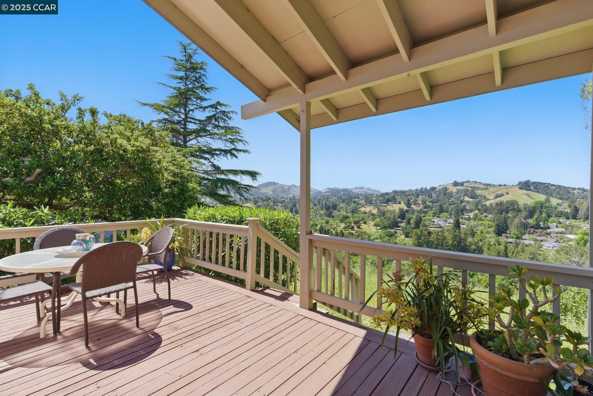Detail Gallery Image 31 of 36 For 117 Alta Mesa Ct, Moraga,  CA 94556 - 4 Beds | 2/1 Baths