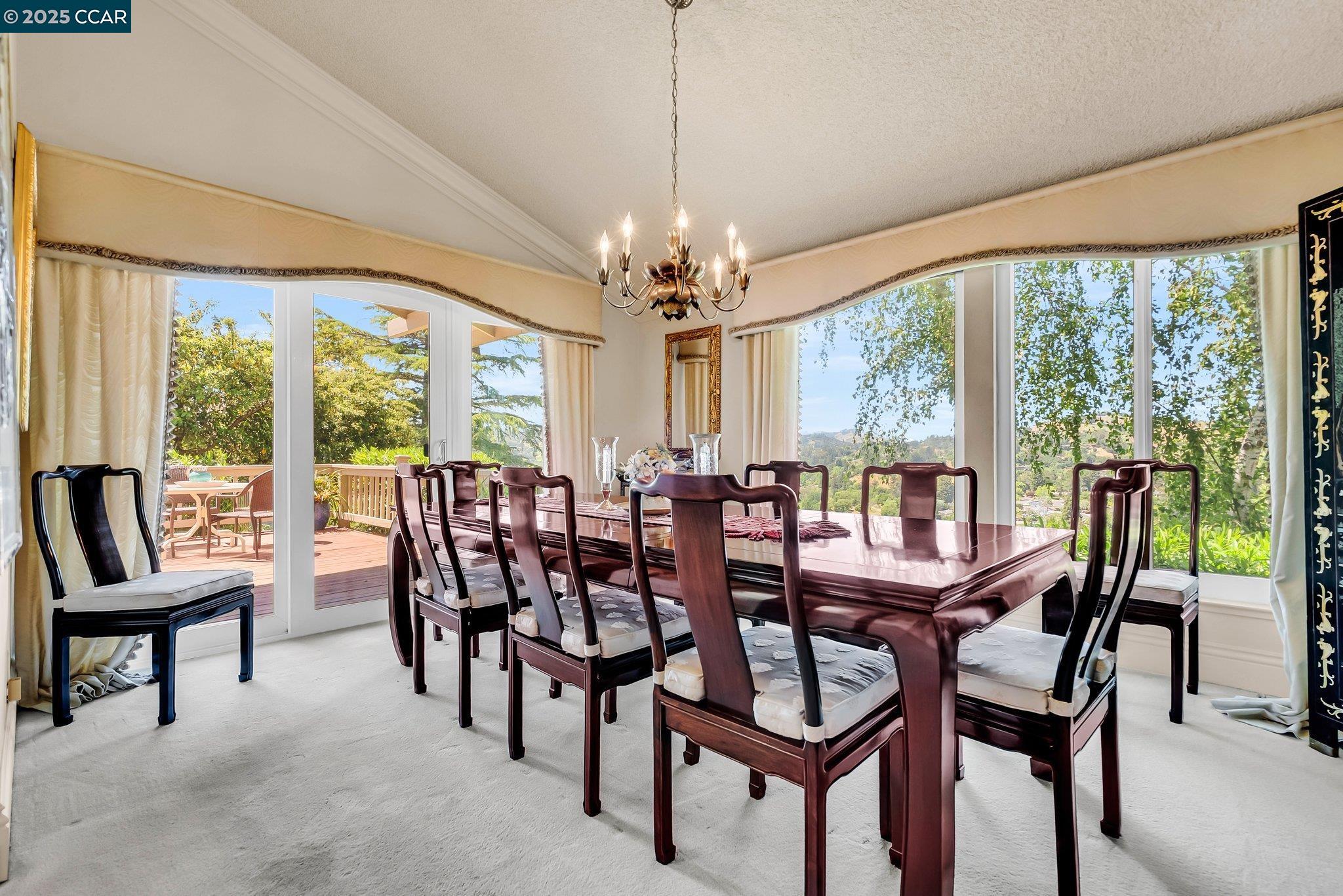 Detail Gallery Image 10 of 36 For 117 Alta Mesa Ct, Moraga,  CA 94556 - 4 Beds | 2/1 Baths