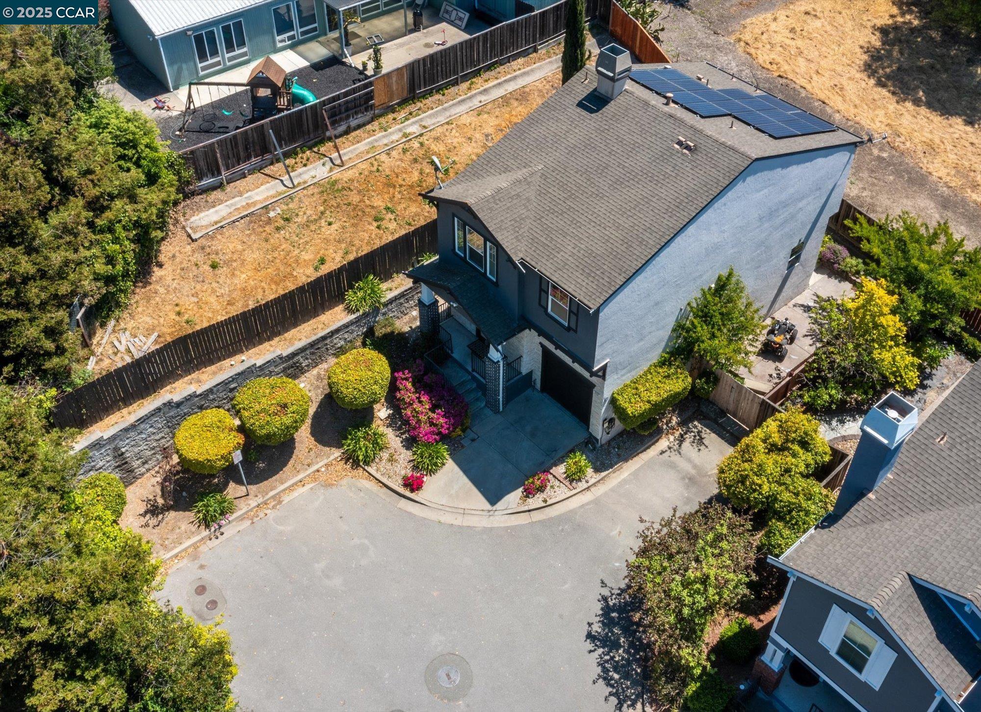 Detail Gallery Image 2 of 55 For 272 Appian Village Dr, El Sobrante,  CA 94803 - 4 Beds | 2/1 Baths