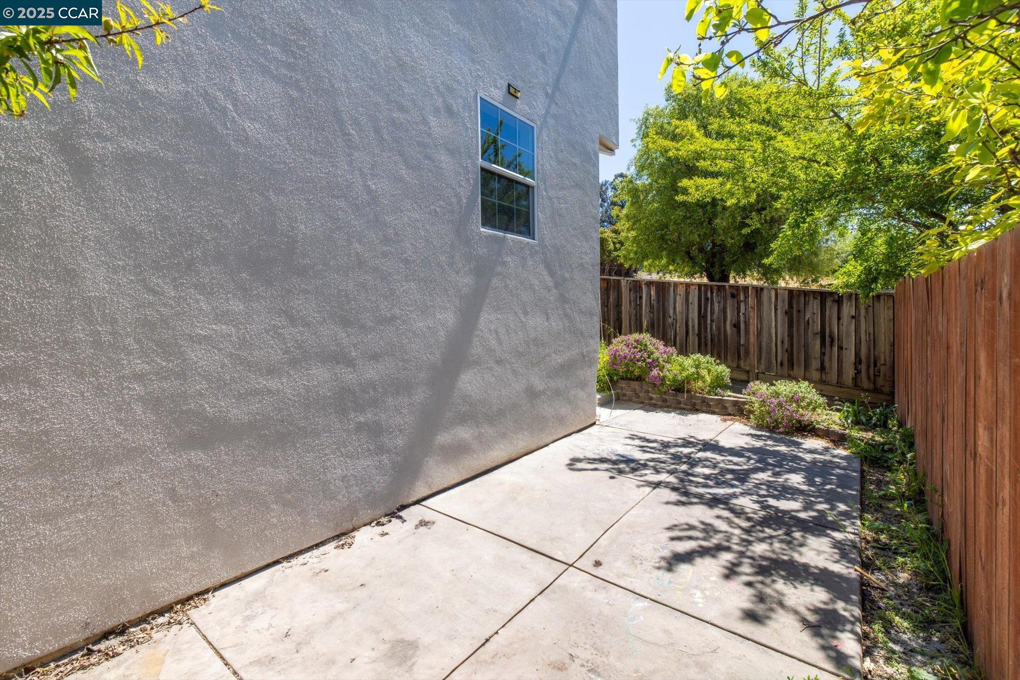 Detail Gallery Image 15 of 55 For 272 Appian Village Dr, El Sobrante,  CA 94803 - 4 Beds | 2/1 Baths