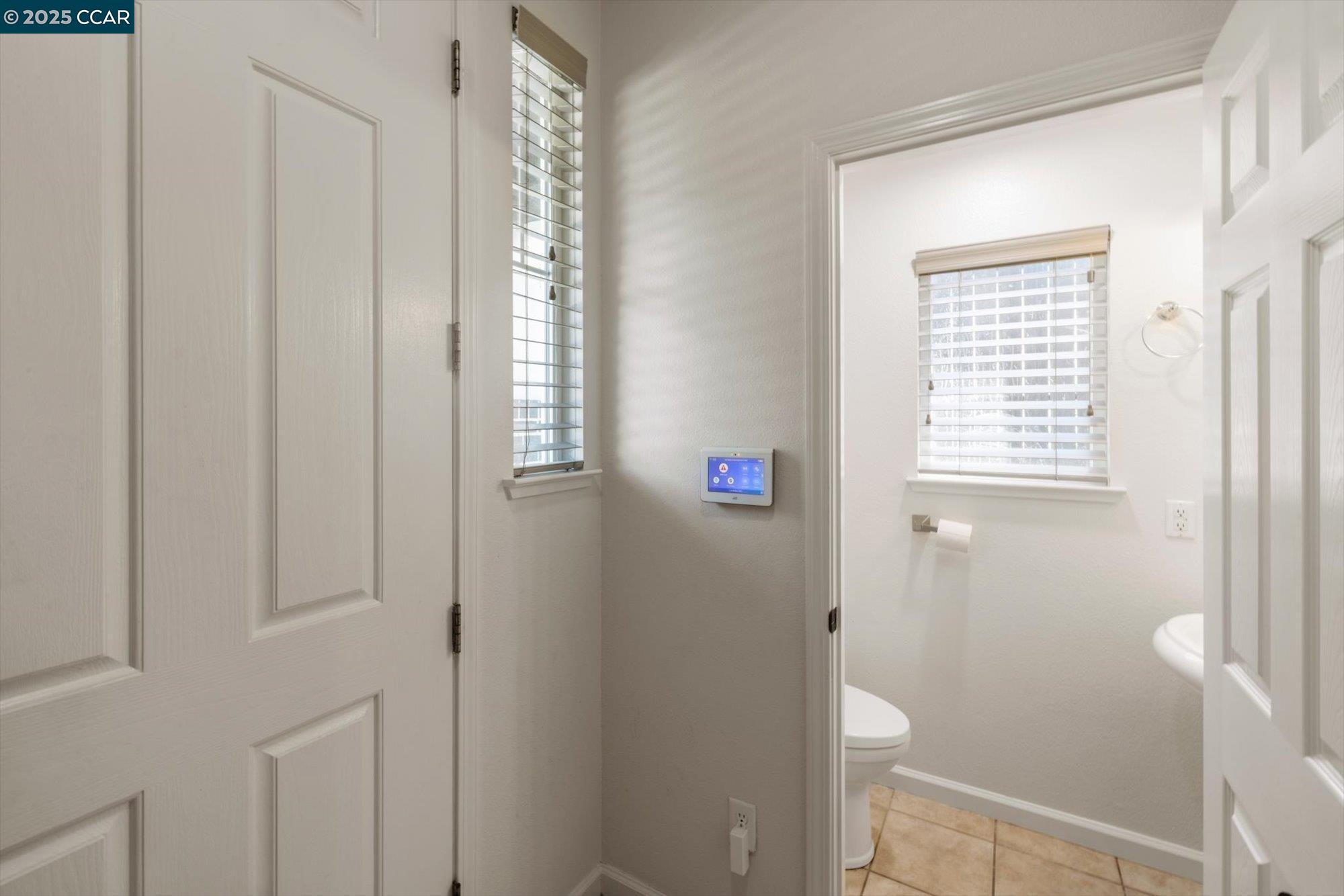 Detail Gallery Image 18 of 55 For 272 Appian Village Dr, El Sobrante,  CA 94803 - 4 Beds | 2/1 Baths