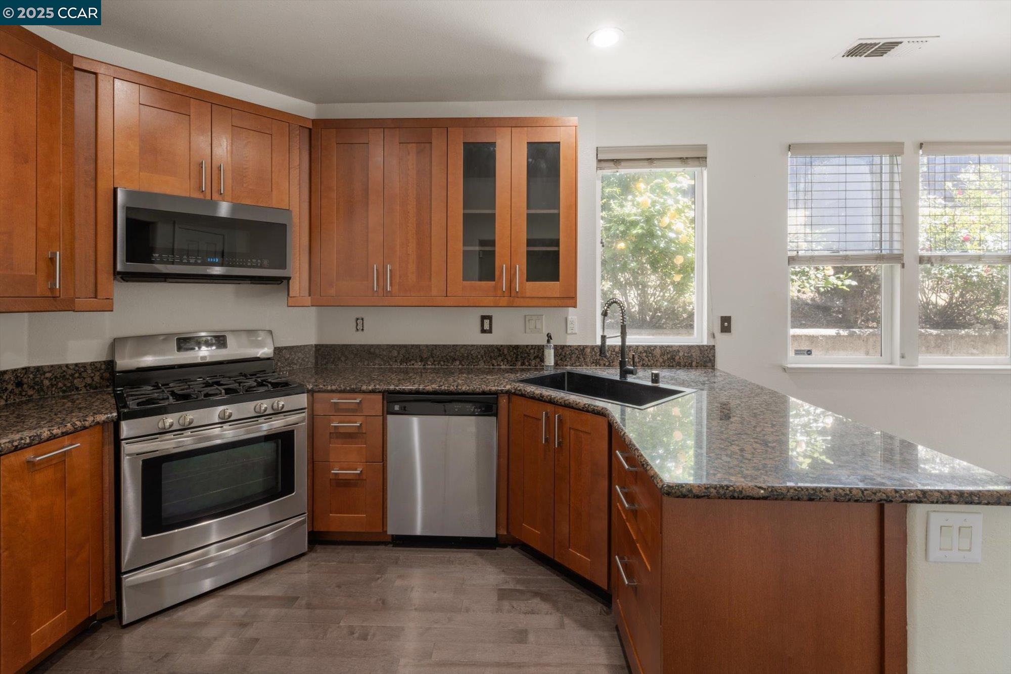 Detail Gallery Image 22 of 55 For 272 Appian Village Dr, El Sobrante,  CA 94803 - 4 Beds | 2/1 Baths